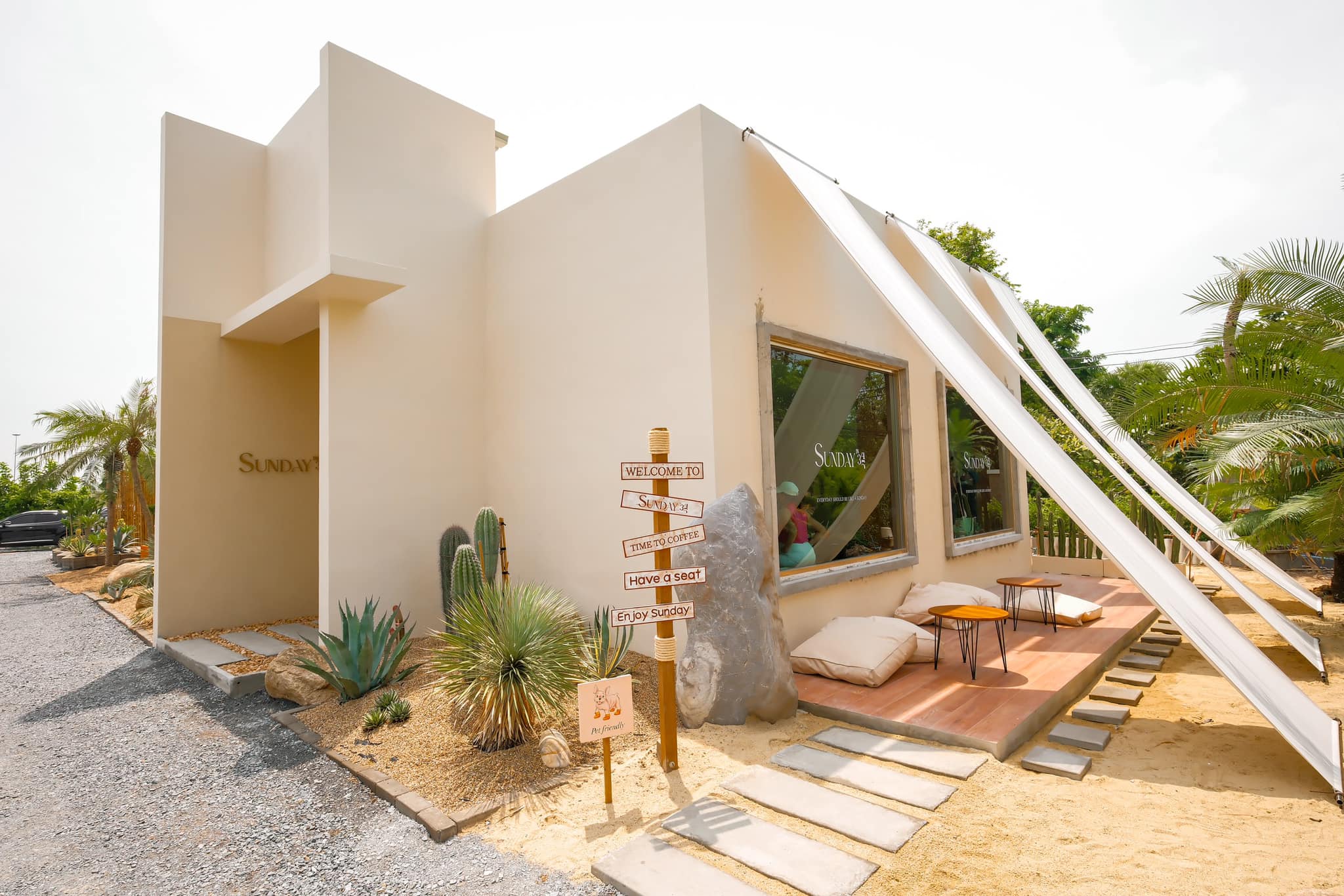 Smitten Cafe and Decor, Thong Ampai Café, THREE Cafe, Continue.cafe, Sunday in 345 cafe, Aprilhouse, The Aileen Cafe', Oliva Cafe, The Kottage Cafe, Plant Cafe, ปิ่นโตนามีตาล, Baan Kanom De'Pathum, Pumpkin Art Town, Mushroom Hut Cafe, KAD Cafe - กาด คาเฟ่, ADAM cafe