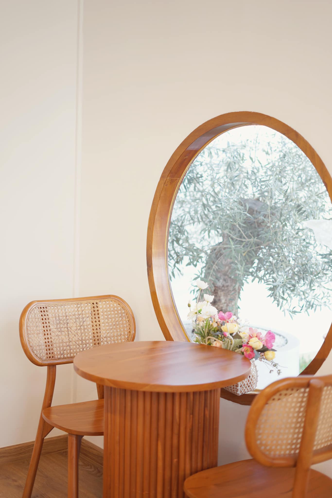 Smitten Cafe and Decor, Thong Ampai Café, THREE Cafe, Continue.cafe, Sunday in 345 cafe, Aprilhouse, The Aileen Cafe', Oliva Cafe, The Kottage Cafe, Plant Cafe, ปิ่นโตนามีตาล, Baan Kanom De'Pathum, Pumpkin Art Town, Mushroom Hut Cafe, KAD Cafe - กาด คาเฟ่, ADAM cafe