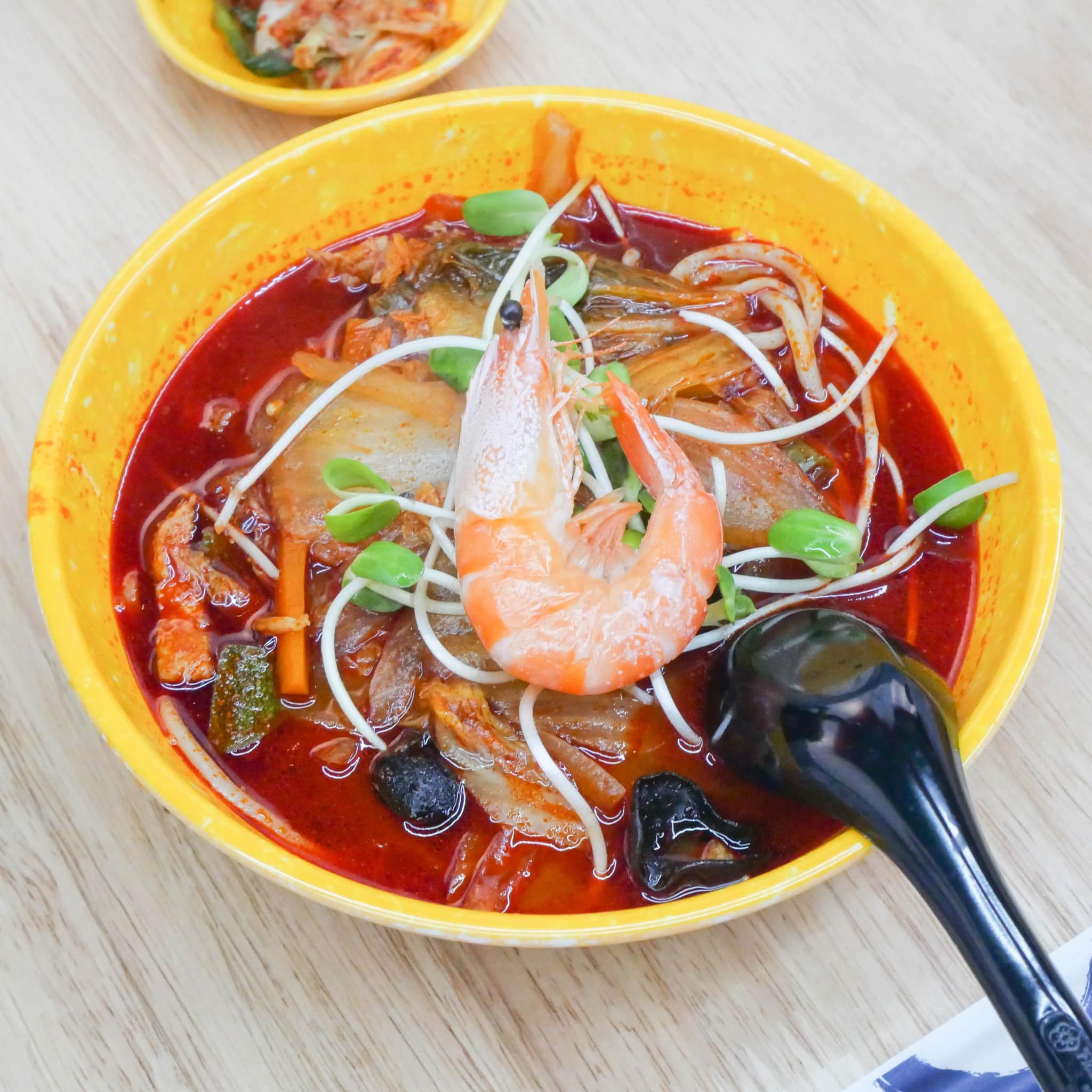 ประจักษ์, REN Cafe and Goods, Tostato Charoen Krung, ตั้งใจย่าง, Sarnies Bangkok, HĒIJīi Bangkok, เล่าสี่ เกาเหลาเลือดหมู, Henryfry, ทับทิมกรอบ หน้าวัดสุทธิ, ลูกชิ้นปลาเจ้าหลง, Baan Phadthai, เชอร์รี่ เย็นตาโฟ, ร้านเหรียญทอง เจริญกรุง 23, ก๋วยเตี๋ยวหลอดเจ๊ใหญ่, ฮ้งลูกชิ้นปลาเยาวราช