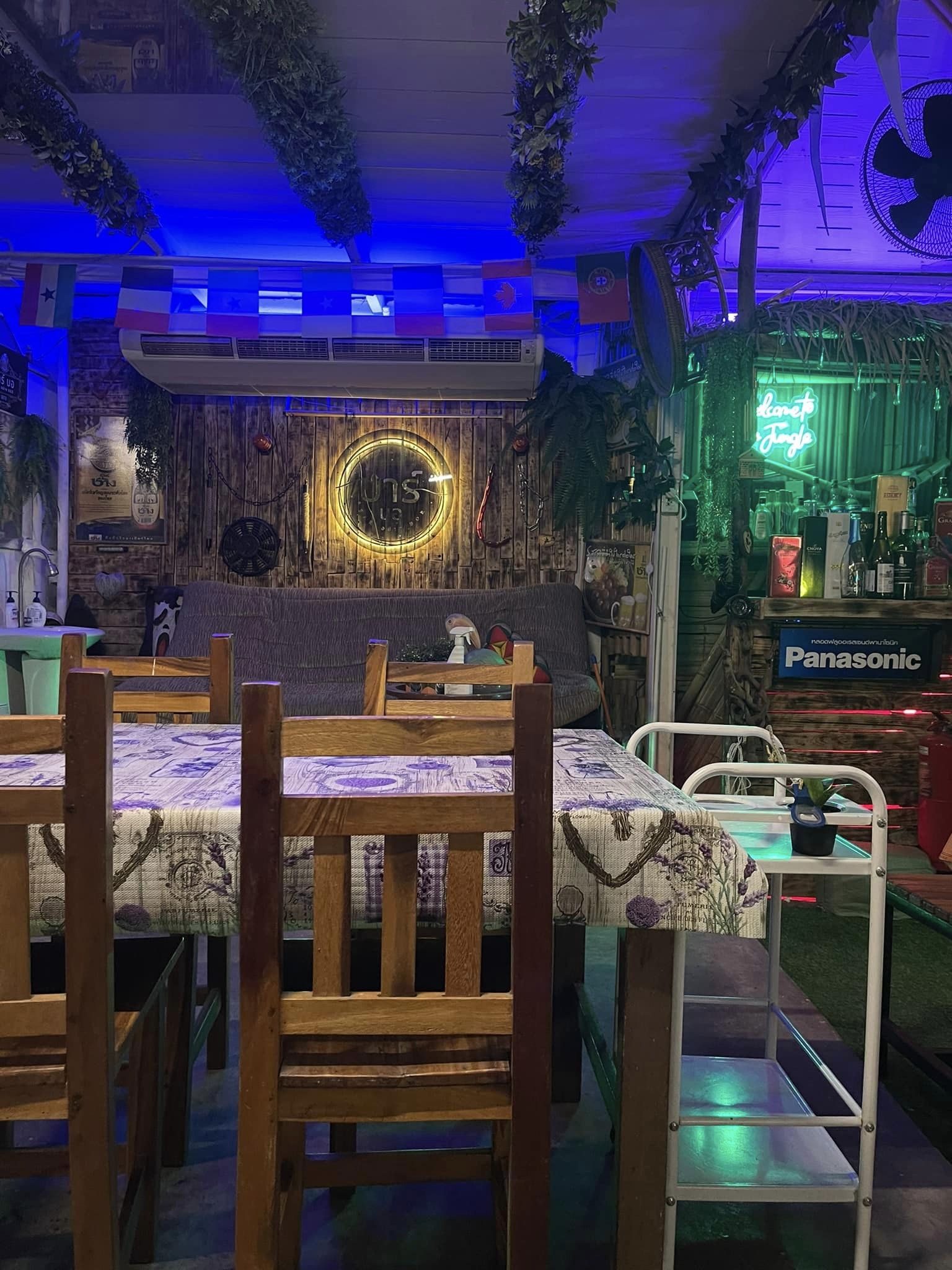 Grande Centre Point Ploenchit, ครัวจำแลง แปลงกาย, Sortrel Sathorn, บ้านน้ำเคียงดิน, ปลาอยู่เย็น, Samsen Villa, ครัวกรุงเทพ, Maldives Maodeep, Waterside Karaoke Restaurant, Little tree, The local Restaurant, Chocolate Ville, Ther Dining &amp; Bar, บ้านสุขนิยม, สวนอาหารบางบัว, แบมบูใหญ่, Craft Home , สวนอาหารซุ้มไผ่ เรโทร