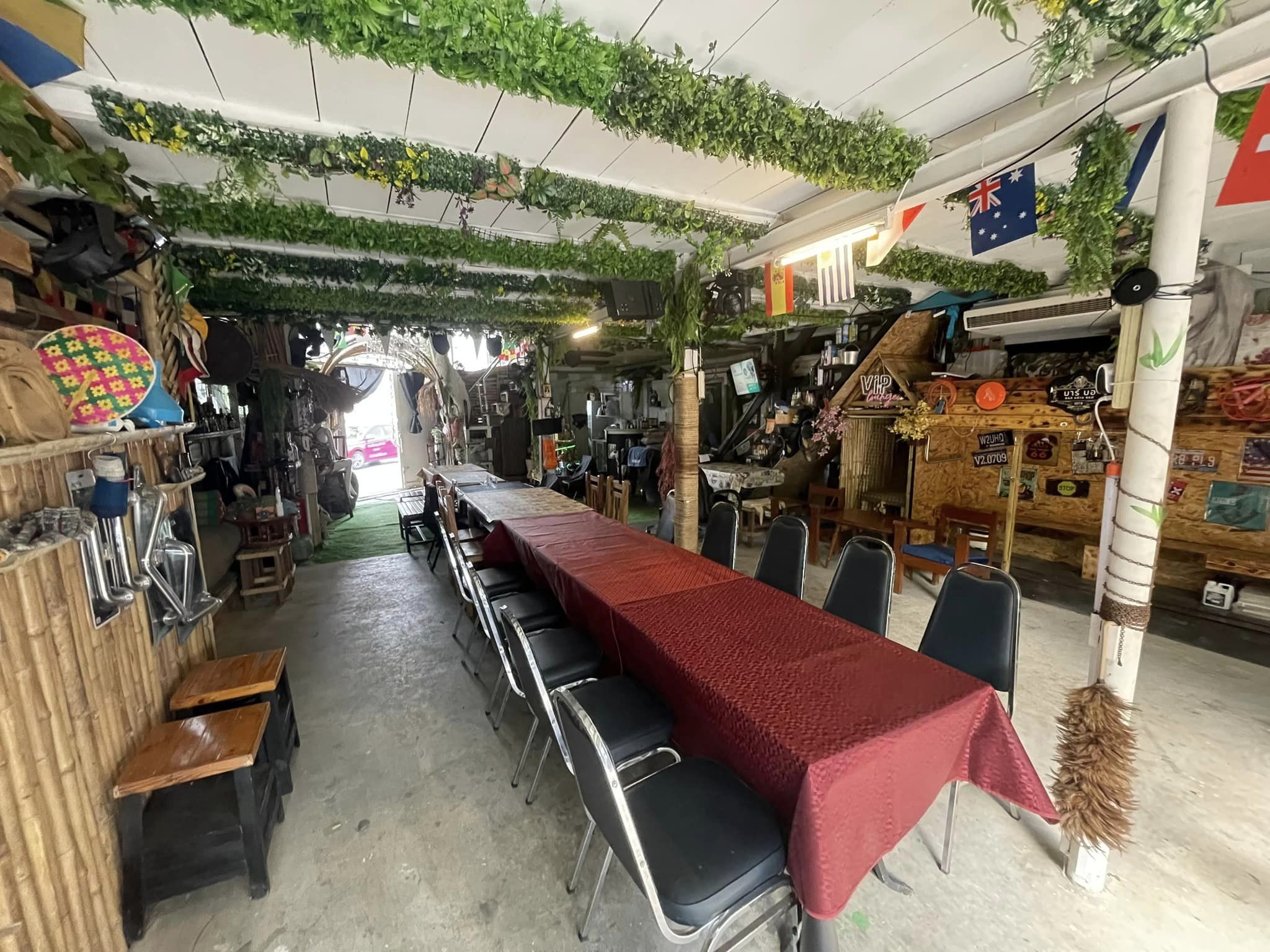 Grande Centre Point Ploenchit, ครัวจำแลง แปลงกาย, Sortrel Sathorn, บ้านน้ำเคียงดิน, ปลาอยู่เย็น, Samsen Villa, ครัวกรุงเทพ, Maldives Maodeep, Waterside Karaoke Restaurant, Little tree, The local Restaurant, Chocolate Ville, Ther Dining &amp; Bar, บ้านสุขนิยม, สวนอาหารบางบัว, แบมบูใหญ่, Craft Home , สวนอาหารซุ้มไผ่ เรโทร