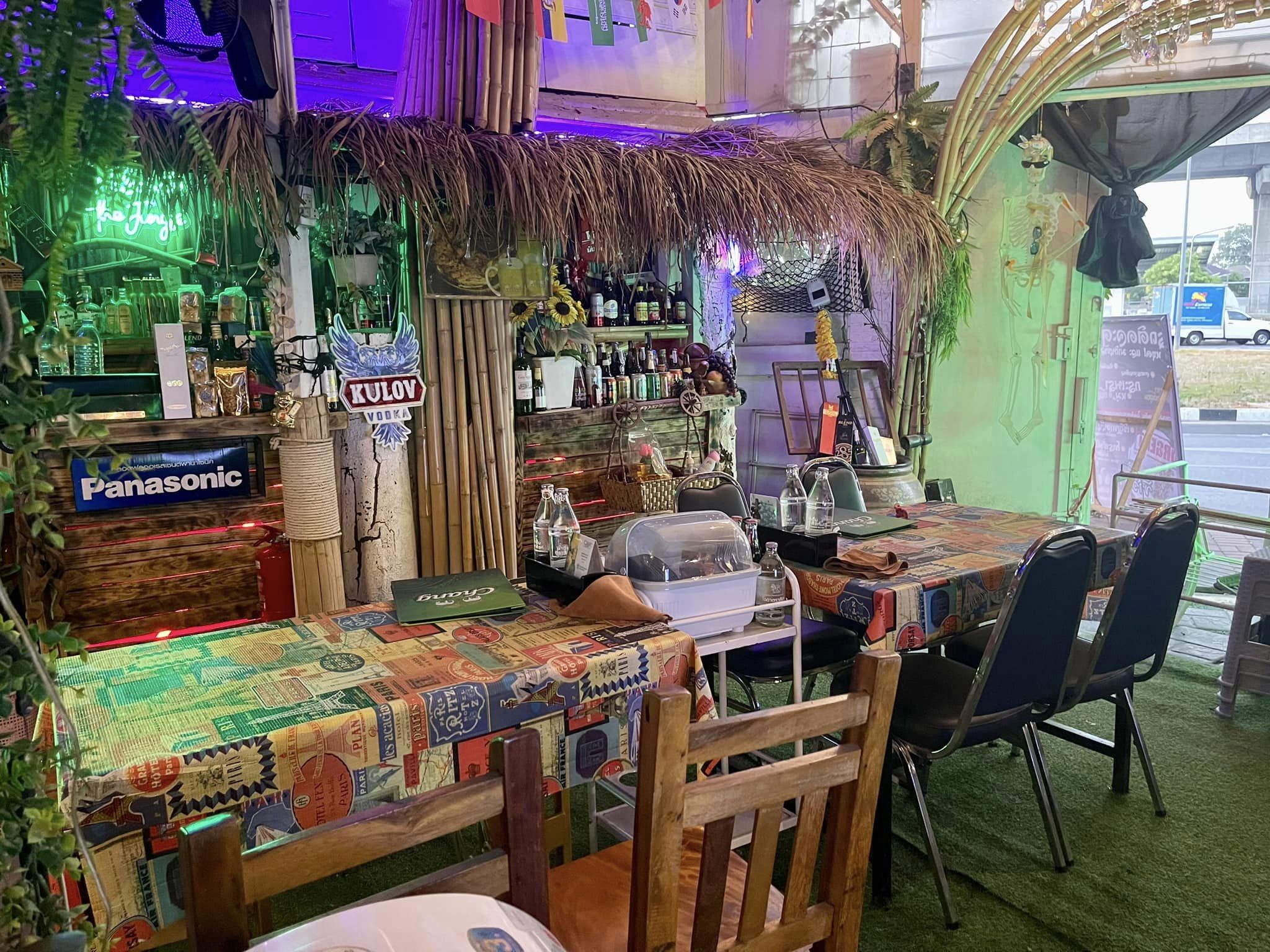 Grande Centre Point Ploenchit, ครัวจำแลง แปลงกาย, Sortrel Sathorn, บ้านน้ำเคียงดิน, ปลาอยู่เย็น, Samsen Villa, ครัวกรุงเทพ, Maldives Maodeep, Waterside Karaoke Restaurant, Little tree, The local Restaurant, Chocolate Ville, Ther Dining &amp; Bar, บ้านสุขนิยม, สวนอาหารบางบัว, แบมบูใหญ่, Craft Home , สวนอาหารซุ้มไผ่ เรโทร