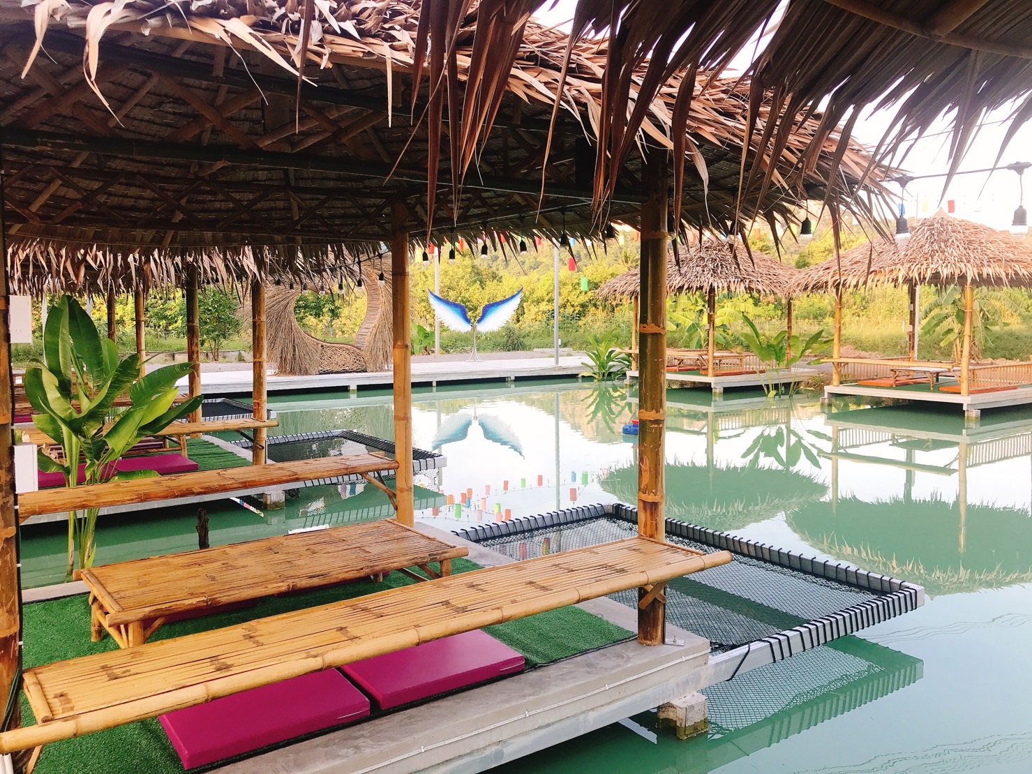 กอบัว, บ้านอาหารไทย, บ้านบัว, บ้านรั้วไม้ Cuisine &amp; Cafe, ครัวหอมมันปู, ร้านไหน อุทยานหินเขางู ราชบุรี, สวนอาหาร รางตาล, Pakmud แซ่บหมูทะ, สาขาโพธาราม, ถึงพริกถึงขิง, มะม่วงคู่, เนื้อต้มบ้านสิงห์ เจ๊ติ๋ม, โกรกแดง, ชุมทางของอร่อย, Mainichi365, Octospider restaurant, Lim cafe Photaram, ครัวตะนาวศรี สวนผึ้ง ราชบุรี, อาตี๋โกปี๊, โอปอชิฟฟ่อนเค้ก, ก๋วยเตี๋ยวปลาแม่กลอง, ติ๋มเค้กมะพร้าวอ่อน, ก๋วยเตี๋ยวโบราณป้าฮวย, โอ่งข้าวโอ่งน้ำ, ครัวม่อนไข่ สวนผึ้ง ราชบุรี, ShabuDo