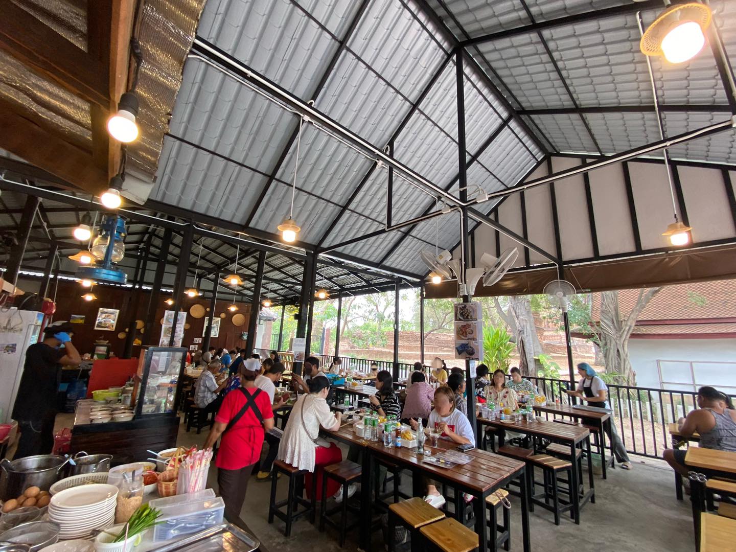 ก๋วยเตี๋ยวเรือในคลอง อยุธยา, กรุงเก่า"เตี๋ยวเรือ", ร้านก๋วยเตี๋ยวเรือโอ่งบนแพริมแม่น้ำน้อย, ก๋วยเตี๋ยวเรือกิมหลวน อยุธยา, ก๋วยเตี๋ยวเรือ ตาลเดี่ยว'เตี๋ยวเรือ, ก๋วยเตี๊ยวลุงแจ๊ะ (บัวหวาน), ร้านก๋วยเตี๋ยวตาไห (คลองท่อ), ก๋วยเตี๋ยวเรือแม่วันดี อยุธยา