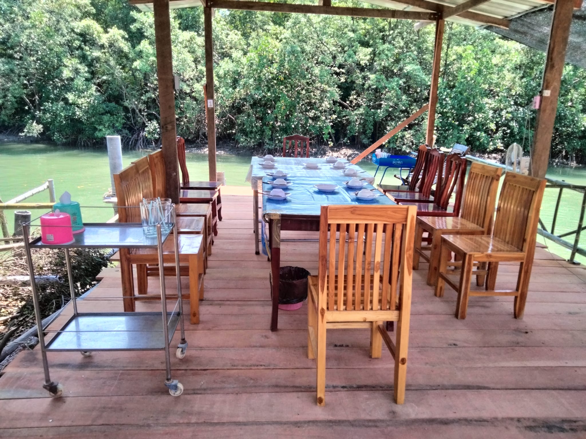 ครัวลุงมันซีฟู้ด, ตั้งฉ่ายซีฟู้ด, บ้านไร่น้ำอิง, พรทะเลซีฟู้ด, ศิริกัญญาซีฟู๊ด, ผึ้งทะเลเผา เบอร์ 9, ครัวป้ายืนซีฟู้ด, นู๋ยาซีฟู้ดชะอำ, ครัวเม็ดทราย, บ้านครัวทะเล, ครัวห้วยทราย, Platoo Restaurant, ครัวป้าเฉลียว, ร้านครัวพี่เปี๊ยก บางควาย