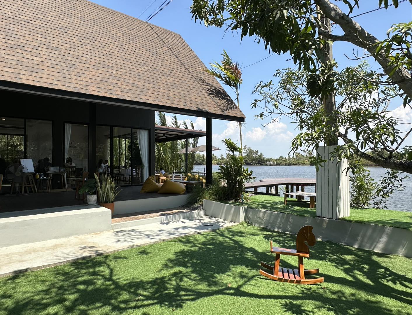 Unplan, ma na cafe', ปลาชุม : Plachum Café &amp; Bistro, Nava House Café - นาวา เฮ้าส์ คาเฟ่, Coffee 123, FarmVille Chachoengsao, บ้านพระจันทร์เวียน, กรีนวิลล์ ผักสลัดเสิร์ฟจากฟาร์ม , D•presso cafe, Baan Melon Desert, Red Cat Cafe ตลาดบ้านใหม่, Lifehouse Cafe &amp; Kitchen, T13 Café