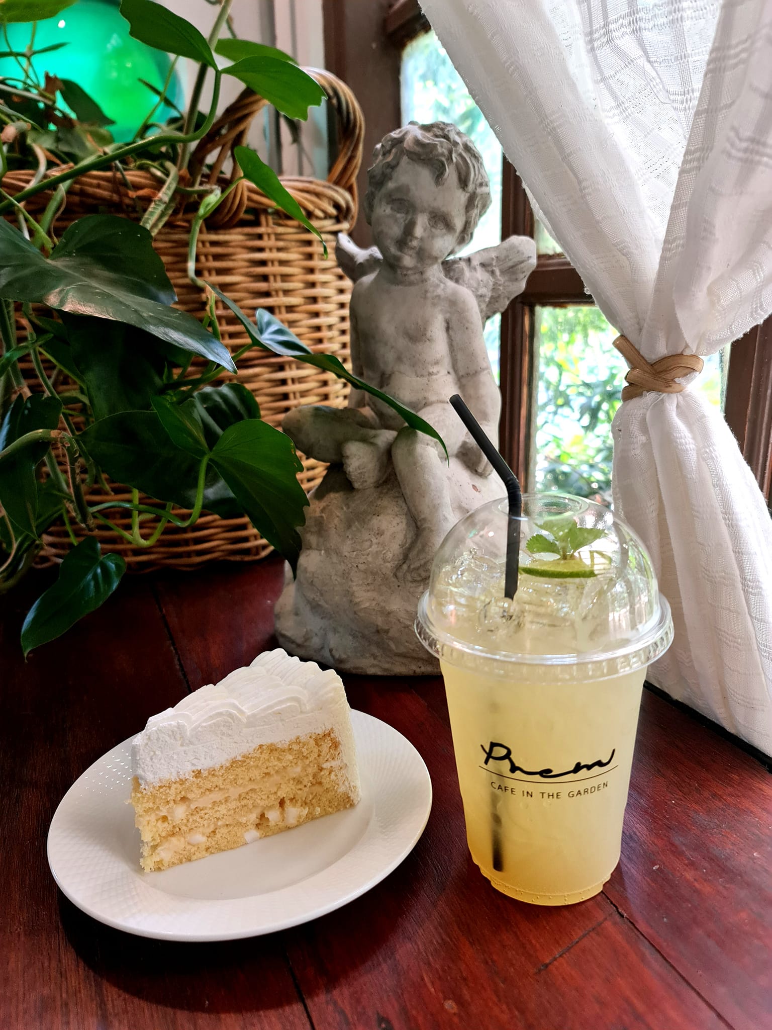 Smitten Cafe and Decor, Thong Ampai Café, THREE Cafe, Continue.cafe, Sunday in 345 cafe, Aprilhouse, The Aileen Cafe', Oliva Cafe, The Kottage Cafe, Plant Cafe, ปิ่นโตนามีตาล, Baan Kanom De'Pathum, Pumpkin Art Town, Mushroom Hut Cafe, KAD Cafe - กาด คาเฟ่, ADAM cafe