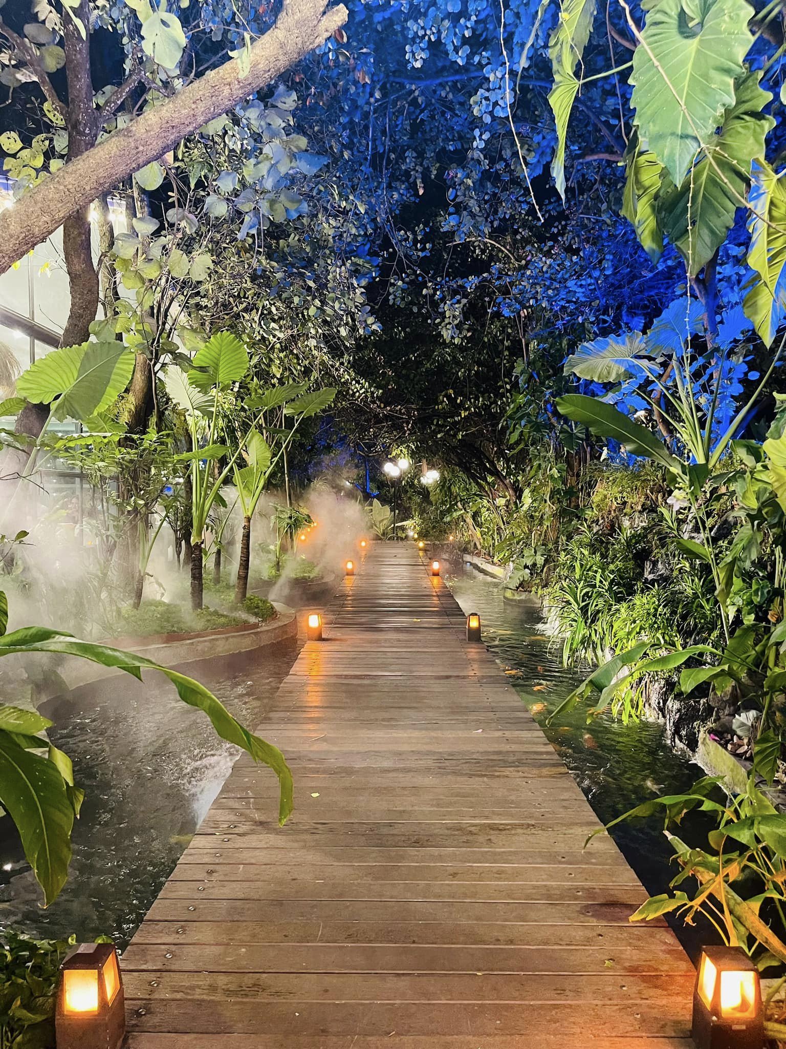 Nomimono Izakaya, กะทิบ้านอาหารไทยและขนม, ก๋วยเตี๋ยวเรือนแพ, Sasi Bangkok, Blooming Cafe, 128 Craft &amp; Soul, อิ่มใจ เสือร้อง, Cafe Casta, ต๋องริมทาง, Wife's Restaurant, บ้านสวนองุ่น, เฮือนลำพูน, COAL Bistro, SUNKISS.bangkok, ร้านดวงเดือนจิ้มจุ่มอาหารอีสาน, ก๋วยเตี๋ยวไม่มีชื่อ ตลิ่งชัน