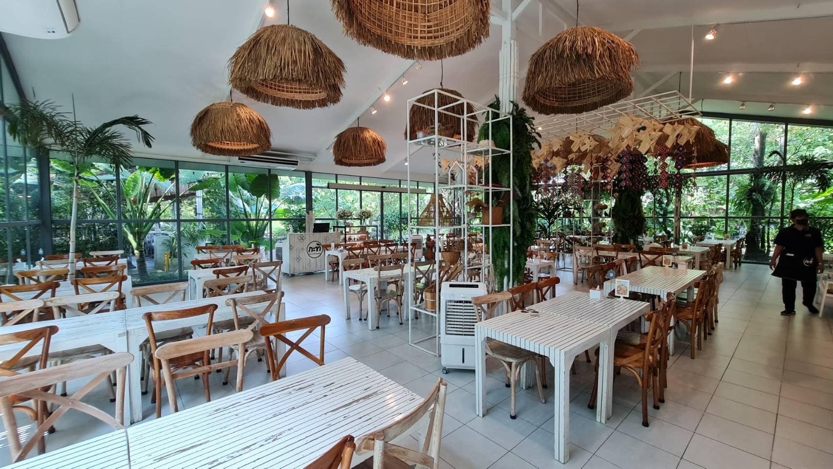 Nomimono Izakaya, กะทิบ้านอาหารไทยและขนม, ก๋วยเตี๋ยวเรือนแพ, Sasi Bangkok, Blooming Cafe, 128 Craft &amp; Soul, อิ่มใจ เสือร้อง, Cafe Casta, ต๋องริมทาง, Wife's Restaurant, บ้านสวนองุ่น, เฮือนลำพูน, COAL Bistro, SUNKISS.bangkok, ร้านดวงเดือนจิ้มจุ่มอาหารอีสาน, ก๋วยเตี๋ยวไม่มีชื่อ ตลิ่งชัน