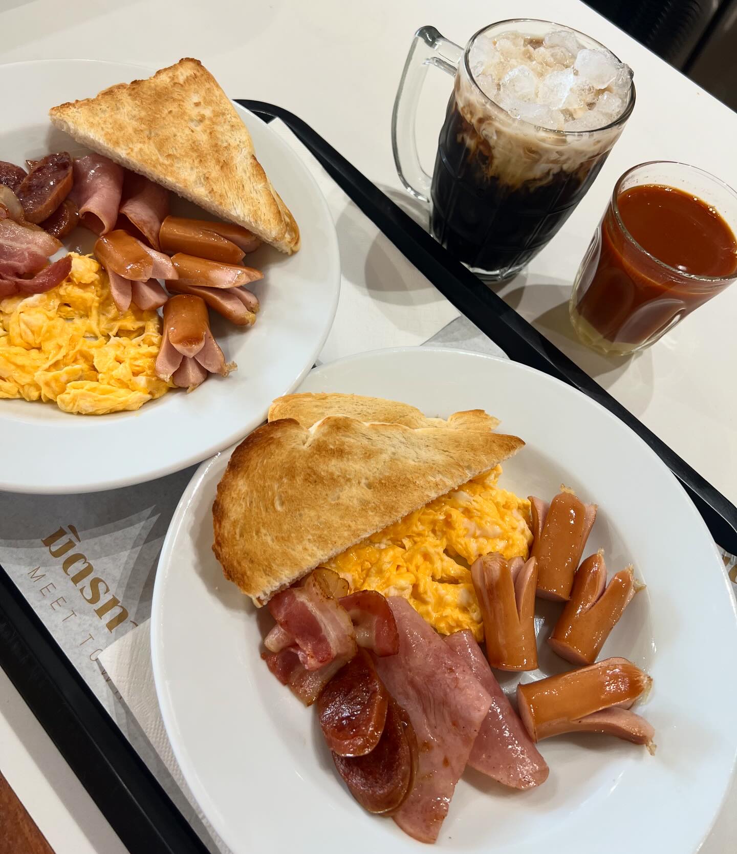 แป๊ะยิ้ม ติ่มซำ, ติ่มซำซอย 14, มิตรทาวน์, บุญจิราแต่เตี้ยม, หยวนเป่า กระบี่, กระบี่ติ่มซำ, สาขา 1 เยื้องรพ.กระบี่, โกเล็กชวนชิม, โรตีบางนรา ณ กระบี่, 89 Cafe, ข้าวหน้าเป็ดเยาวราช รสเด็ด, ณ เมืองบี่ ฮาลาลติ่มซำ, โชคชัยติ่มซำ ตลาดเก่ากระบี่, จ๊ะดำ