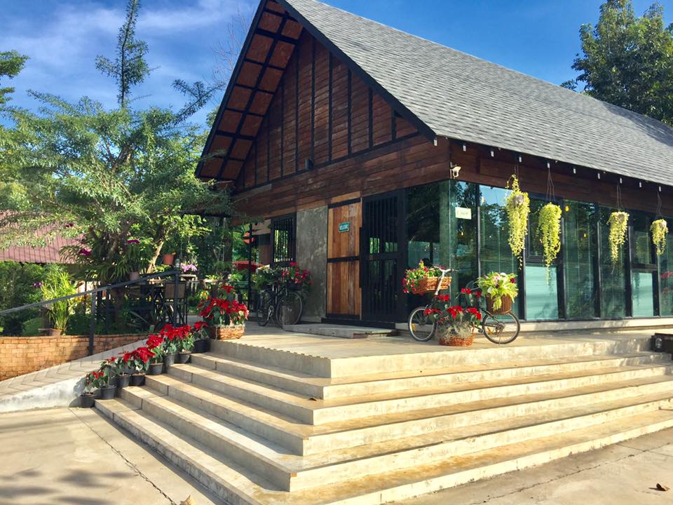 ชิมฮง คาเฟ่ - Chim Hong Cafe, Makesense, Kalamong, เดอ นา คาเฟ่, Benandson Cafe’, Chamcha Cafe, The Weekend Moka, เดี๋ยวเจอสวน&amp;คาเฟ่, Caffe' De Chalawan, Black Hat, Mouth Cafe, Apsara Café Phichit