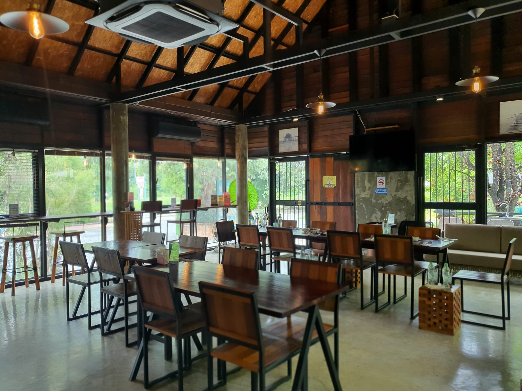 ชิมฮง คาเฟ่ - Chim Hong Cafe, Makesense, Kalamong, เดอ นา คาเฟ่, Benandson Cafe’, Chamcha Cafe, The Weekend Moka, เดี๋ยวเจอสวน&amp;คาเฟ่, Caffe' De Chalawan, Black Hat, Mouth Cafe, Apsara Café Phichit