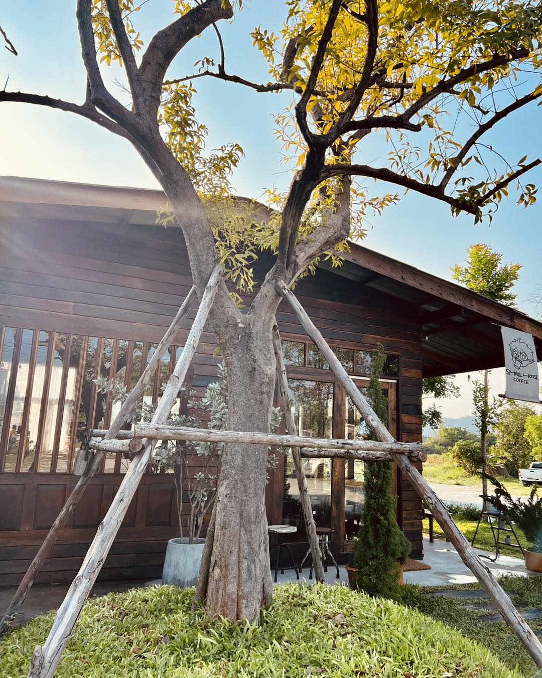 Way Coffee House, Piccolo BangSaen, Peaceful Cafe, Artory.cafe.crafts, Cubbie ‘s, To Die For Coffee, U Cafe &amp; Bakery, A blank coffee, Coffee Train, WON HOUSE, Standtall Coffee, Small House Coffee 