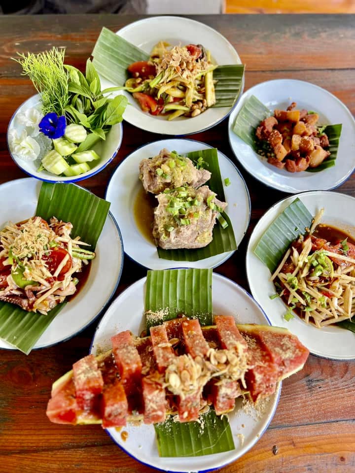 ครัวผักสด, Iconic Club Style, แก้วติ่มซำ, ตำ มึน มึน น., สวนอาหารริเวอร์ไซด์การเด้น, ยายปวด, ลุย, นิวแซ่บสุดซอย, ครัวตาอ้อซีฟู๊ด ชุมพร, ลุงเผล็นกุ้งหลวง, แม่ไม้ซีฟู้ด, ครัวสวนตาจี๊ด, ฟารีดาชาโรตี สาขาชุมพร, ก๋วยเตี๋ยวเนื้อนายดำ, ครัวทุ่งแพะ, บ้านพรรคพวก, ร้านอาหารตะเกียงไทยชุมพร, โกเหลียง, ครัวบ้านริมน้ำ ไร่ล่างซิตี้, พนังตักซีฟู๊ด คาเฟ่&amp;บาร์, ติ่มซำ หอเจี๊ยะ at ชุมพร, ครัวคุณจักษ์