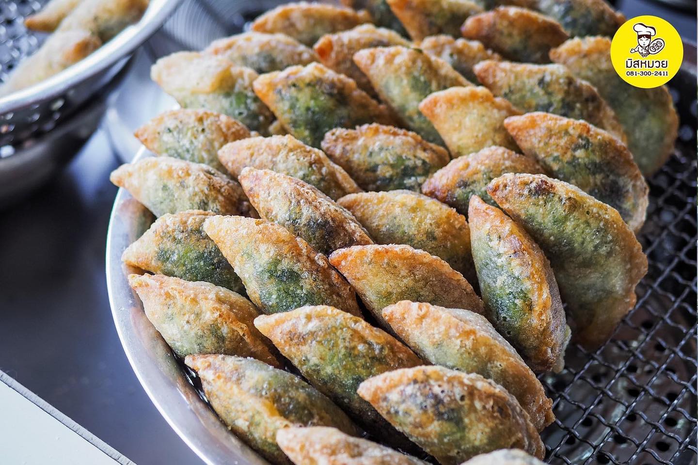 ร้านอาตี๋กุยช่าย, ร้าน ขนมกุยช่าย นายฮี้, กุยช่ายมิสหมวย, กุยช่ายสะพานหัน, ปากร้ายกุ้ยช่ายทอดตอกไข่, ขนมกุยช่ายนายพี, กุยช่ายคุณย่าวิไล, กระเพาะปลาเจ๊เอ็ง, กุยช่ายอาแปะเจ้าเก่า, อาเฟงลี่, ขนมกุ๋ยช่ายเจ๊ต้อย, กุ้ยช่ายคุณแม่, กุยช่ายเจ๊มล, กุยช่ายคุณแอ๋ววังหลัง, ท้องย้อยกุยช่าย, กุยช่ายเจ๊หมวย, เพลินเพลิน กุยช่ายทอดกรอบ