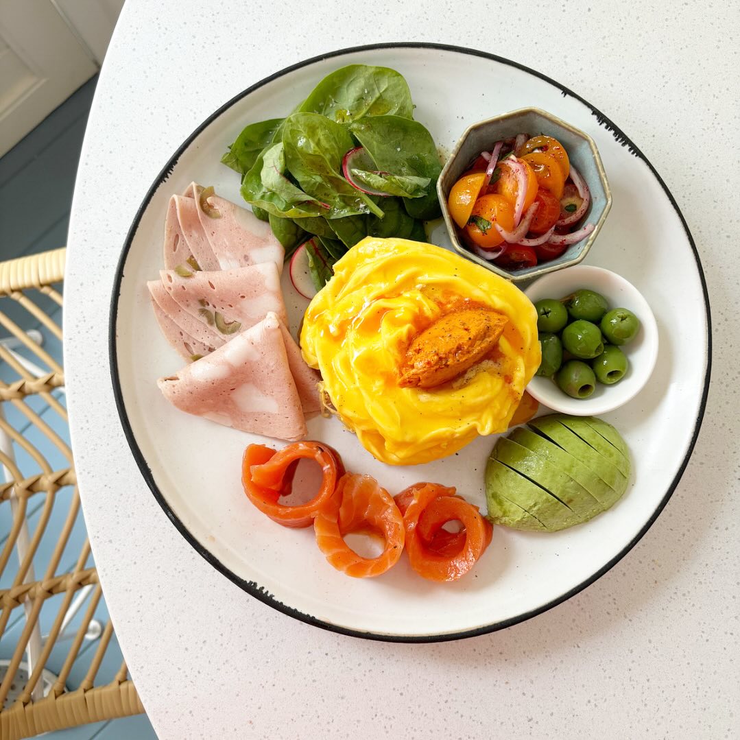 Brasserie 9, โจ๊กปรินซ์ บางรัก, Shelly House, ประจักษ์, Baan Khanitha Thai restaurants, สาขาสาทร, ก๋วยเตี่ยวลูกชิ้นปลาเจ้หลี, ขาหมูตรอกซุงบางรัก เจ้าเก่า, เอ๋กระเพาะปลา ตรอกซุง, ทอดมันกวางตุ้ง สีนวล, นายเม้ง บะหมี่ปู เกี๊ยวกุ้งยักษ์, Panlee Bakery, ร้านลาบอุบล คนตระการ สี่แยกสาทร สุรศักดิ์