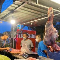 แคลิฟอร์เนียลาบก้อย &amp; เนื้อวัวสด, หลังวัง, เป็ดย่างคูเมือง, ร้านเป็ดย่างคูเมือง เปิดบริการตามปกติ ทุกวัน 08.00-18.00 น., สอบถามเพิ่มเติม โทร. 093-484-8687, จิ้งนำ ขาหมู, ไก่ย่างสีดา, มีไฮมีนา, ร้านอีสาน ประตูนำชัย, บุรีรัมย์เป็ดย่าง, ร้านอาหารตรี คาเฟ่ แอนด์ เรสเตอรองต์, สองพี่น้อง