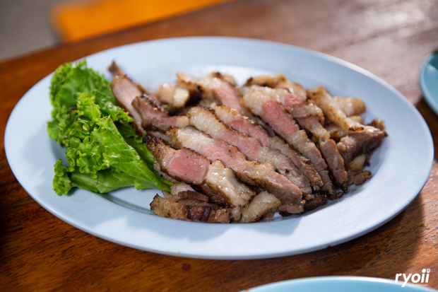 แคลิฟอร์เนียลาบก้อย &amp; เนื้อวัวสด, หลังวัง, เป็ดย่างคูเมือง, ร้านเป็ดย่างคูเมือง เปิดบริการตามปกติ ทุกวัน 08.00-18.00 น., สอบถามเพิ่มเติม โทร. 093-484-8687, จิ้งนำ ขาหมู, ไก่ย่างสีดา, มีไฮมีนา, ร้านอีสาน ประตูนำชัย, บุรีรัมย์เป็ดย่าง, ร้านอาหารตรี คาเฟ่ แอนด์ เรสเตอรองต์, สองพี่น้อง