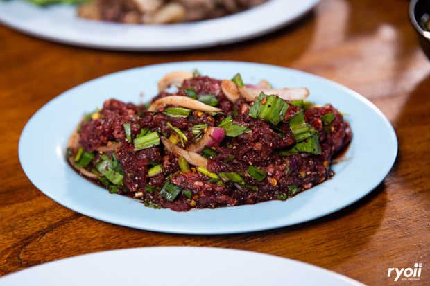 แคลิฟอร์เนียลาบก้อย &amp; เนื้อวัวสด, หลังวัง, เป็ดย่างคูเมือง, ร้านเป็ดย่างคูเมือง เปิดบริการตามปกติ ทุกวัน 08.00-18.00 น., สอบถามเพิ่มเติม โทร. 093-484-8687, จิ้งนำ ขาหมู, ไก่ย่างสีดา, มีไฮมีนา, ร้านอีสาน ประตูนำชัย, บุรีรัมย์เป็ดย่าง, ร้านอาหารตรี คาเฟ่ แอนด์ เรสเตอรองต์, สองพี่น้อง