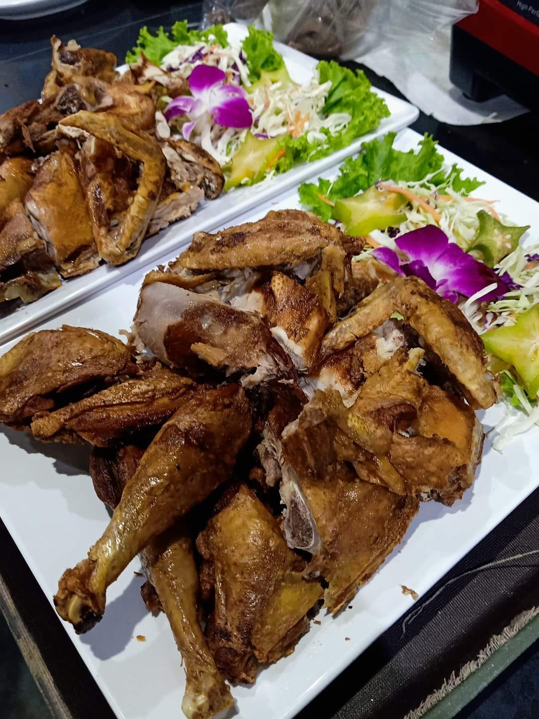 แคลิฟอร์เนียลาบก้อย &amp; เนื้อวัวสด, หลังวัง, เป็ดย่างคูเมือง, ร้านเป็ดย่างคูเมือง เปิดบริการตามปกติ ทุกวัน 08.00-18.00 น., สอบถามเพิ่มเติม โทร. 093-484-8687, จิ้งนำ ขาหมู, ไก่ย่างสีดา, มีไฮมีนา, ร้านอีสาน ประตูนำชัย, บุรีรัมย์เป็ดย่าง, ร้านอาหารตรี คาเฟ่ แอนด์ เรสเตอรองต์, สองพี่น้อง