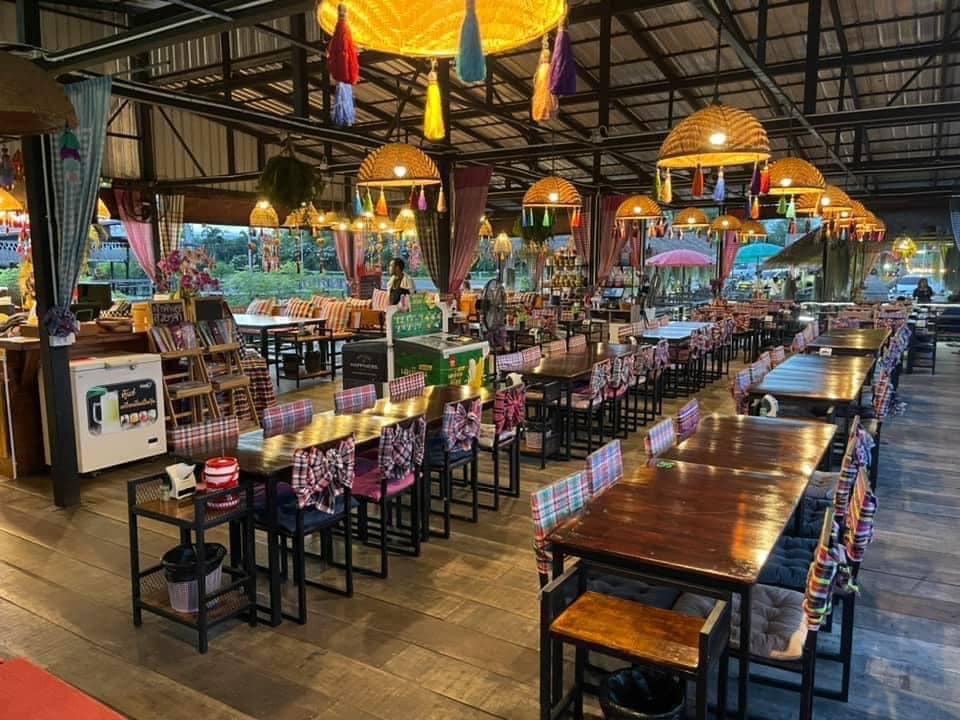 แคลิฟอร์เนียลาบก้อย &amp; เนื้อวัวสด, หลังวัง, เป็ดย่างคูเมือง, ร้านเป็ดย่างคูเมือง เปิดบริการตามปกติ ทุกวัน 08.00-18.00 น., สอบถามเพิ่มเติม โทร. 093-484-8687, จิ้งนำ ขาหมู, ไก่ย่างสีดา, มีไฮมีนา, ร้านอีสาน ประตูนำชัย, บุรีรัมย์เป็ดย่าง, ร้านอาหารตรี คาเฟ่ แอนด์ เรสเตอรองต์, สองพี่น้อง