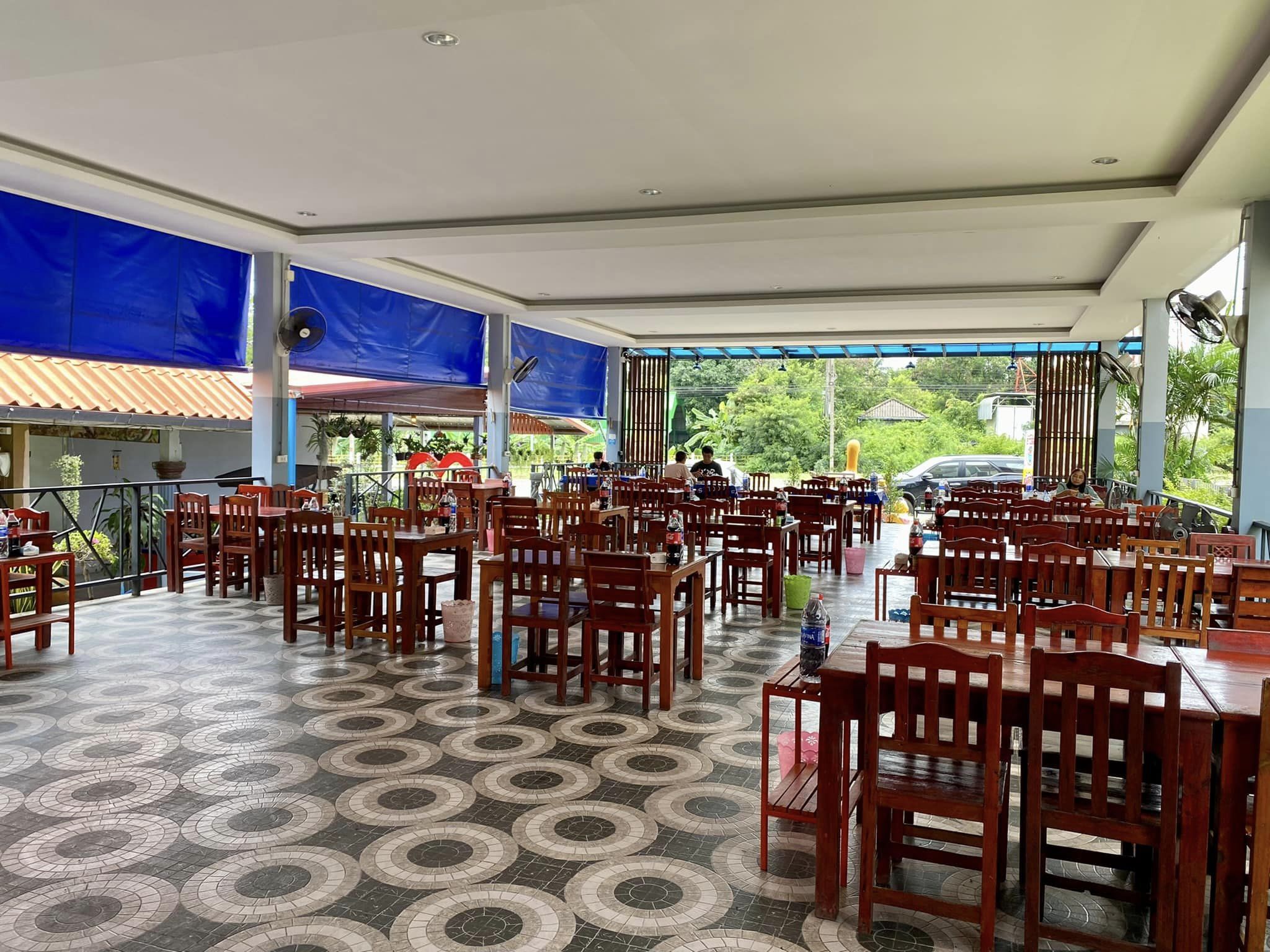 แคลิฟอร์เนียลาบก้อย &amp; เนื้อวัวสด, หลังวัง, เป็ดย่างคูเมือง, ร้านเป็ดย่างคูเมือง เปิดบริการตามปกติ ทุกวัน 08.00-18.00 น., สอบถามเพิ่มเติม โทร. 093-484-8687, จิ้งนำ ขาหมู, ไก่ย่างสีดา, มีไฮมีนา, ร้านอีสาน ประตูนำชัย, บุรีรัมย์เป็ดย่าง, ร้านอาหารตรี คาเฟ่ แอนด์ เรสเตอรองต์, สองพี่น้อง