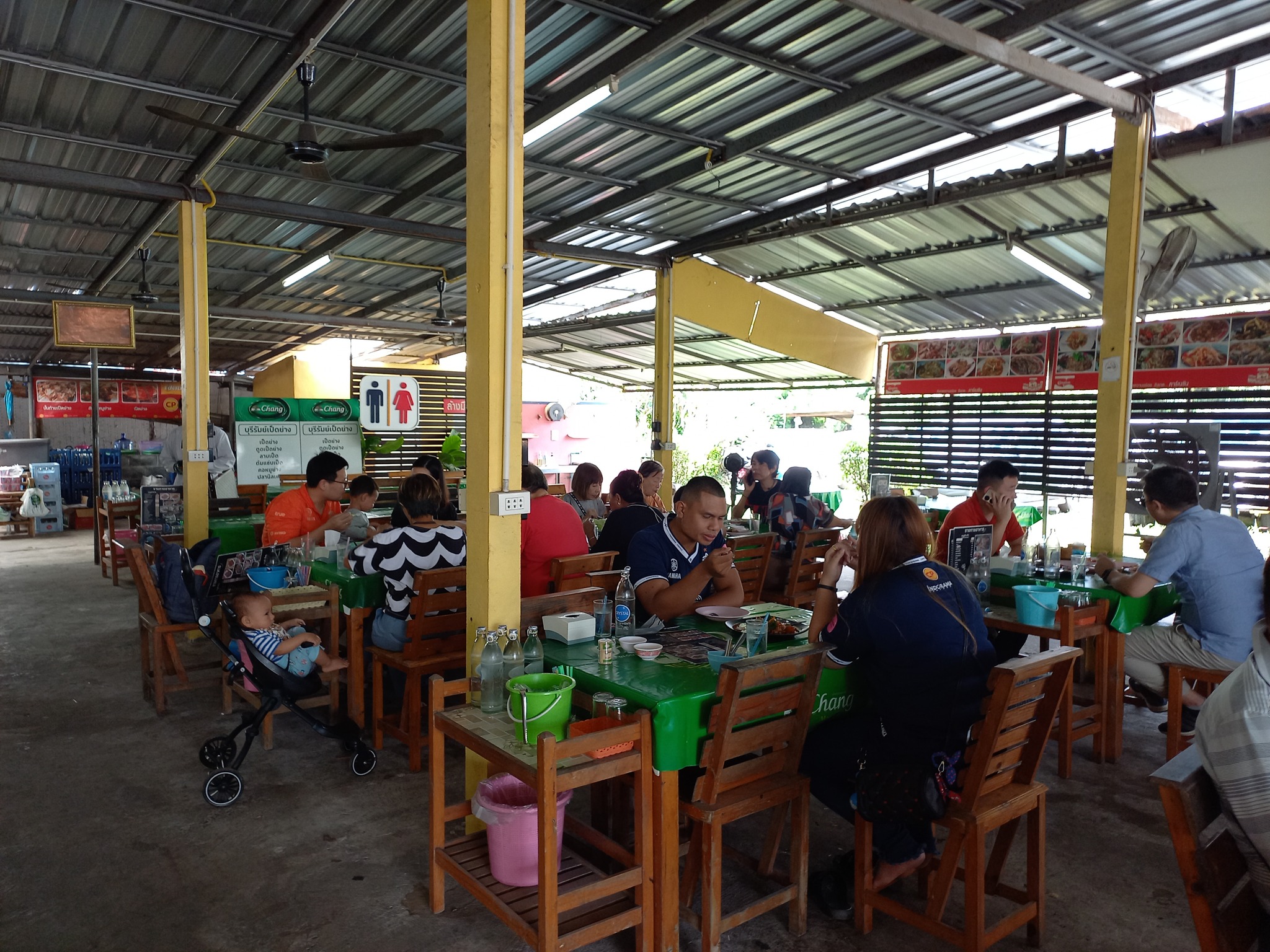 แคลิฟอร์เนียลาบก้อย &amp; เนื้อวัวสด, หลังวัง, เป็ดย่างคูเมือง, ร้านเป็ดย่างคูเมือง เปิดบริการตามปกติ ทุกวัน 08.00-18.00 น., สอบถามเพิ่มเติม โทร. 093-484-8687, จิ้งนำ ขาหมู, ไก่ย่างสีดา, มีไฮมีนา, ร้านอีสาน ประตูนำชัย, บุรีรัมย์เป็ดย่าง, ร้านอาหารตรี คาเฟ่ แอนด์ เรสเตอรองต์, สองพี่น้อง