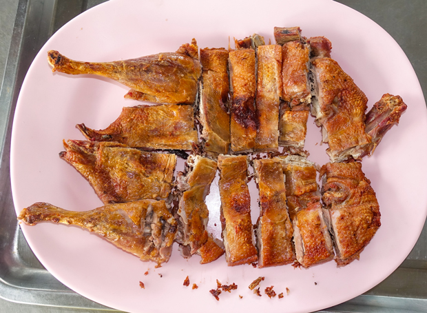 แคลิฟอร์เนียลาบก้อย &amp; เนื้อวัวสด, หลังวัง, เป็ดย่างคูเมือง, ร้านเป็ดย่างคูเมือง เปิดบริการตามปกติ ทุกวัน 08.00-18.00 น., สอบถามเพิ่มเติม โทร. 093-484-8687, จิ้งนำ ขาหมู, ไก่ย่างสีดา, มีไฮมีนา, ร้านอีสาน ประตูนำชัย, บุรีรัมย์เป็ดย่าง, ร้านอาหารตรี คาเฟ่ แอนด์ เรสเตอรองต์, สองพี่น้อง