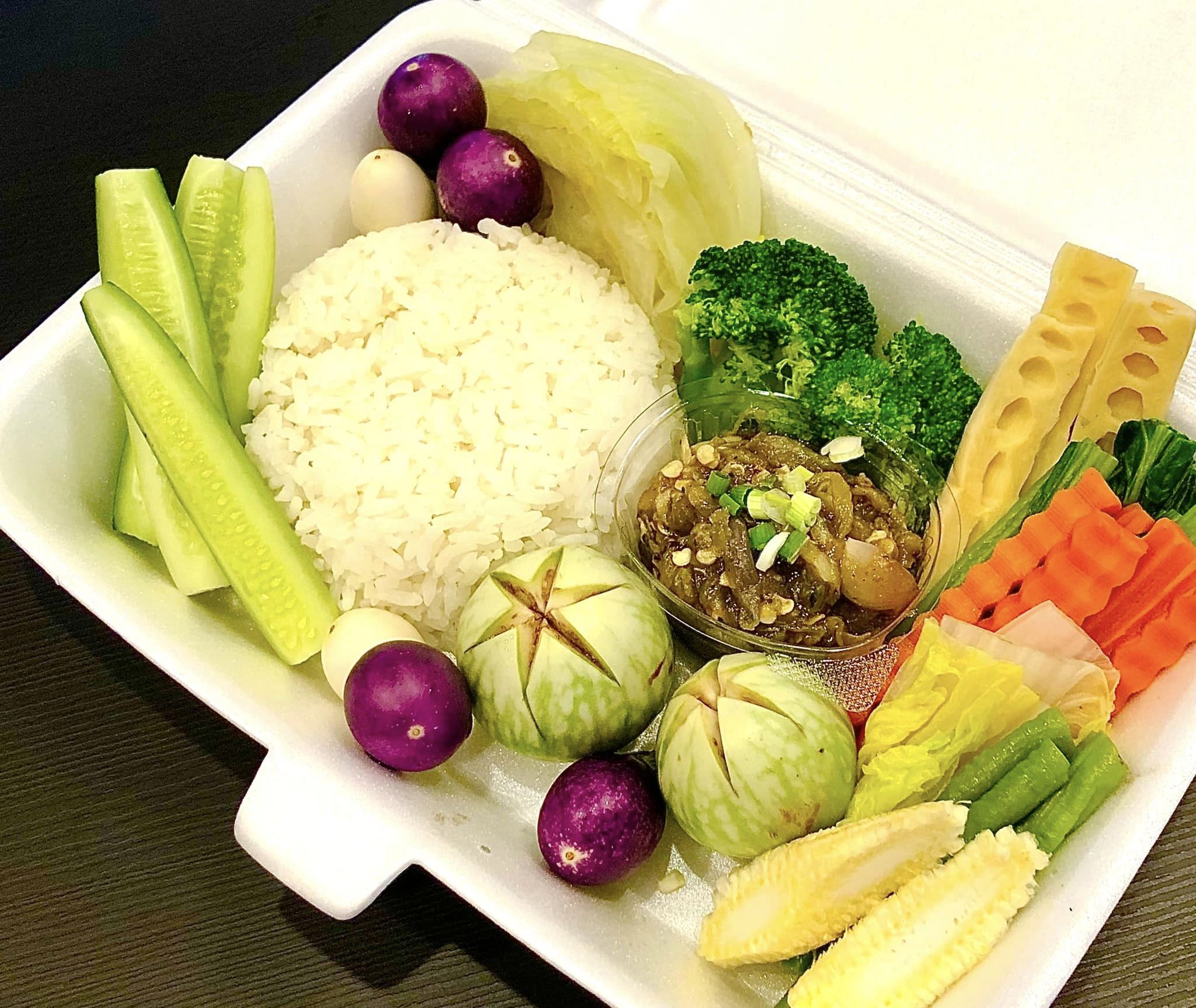 ขนมกุยช่าย หมู่บ้านเศรษฐกิจ, เล่าซา (ลิ้มเล่าซา) เซ็นต์หลุยส์, หม่าล่าชาวเขา Malashaokao, 1:2 Coffee Company, หิว หิว Hiew Hiew, หมูทอดเซ็นต์หลุยส์, กิตติก๋วยเตี๋ยวเป็ด