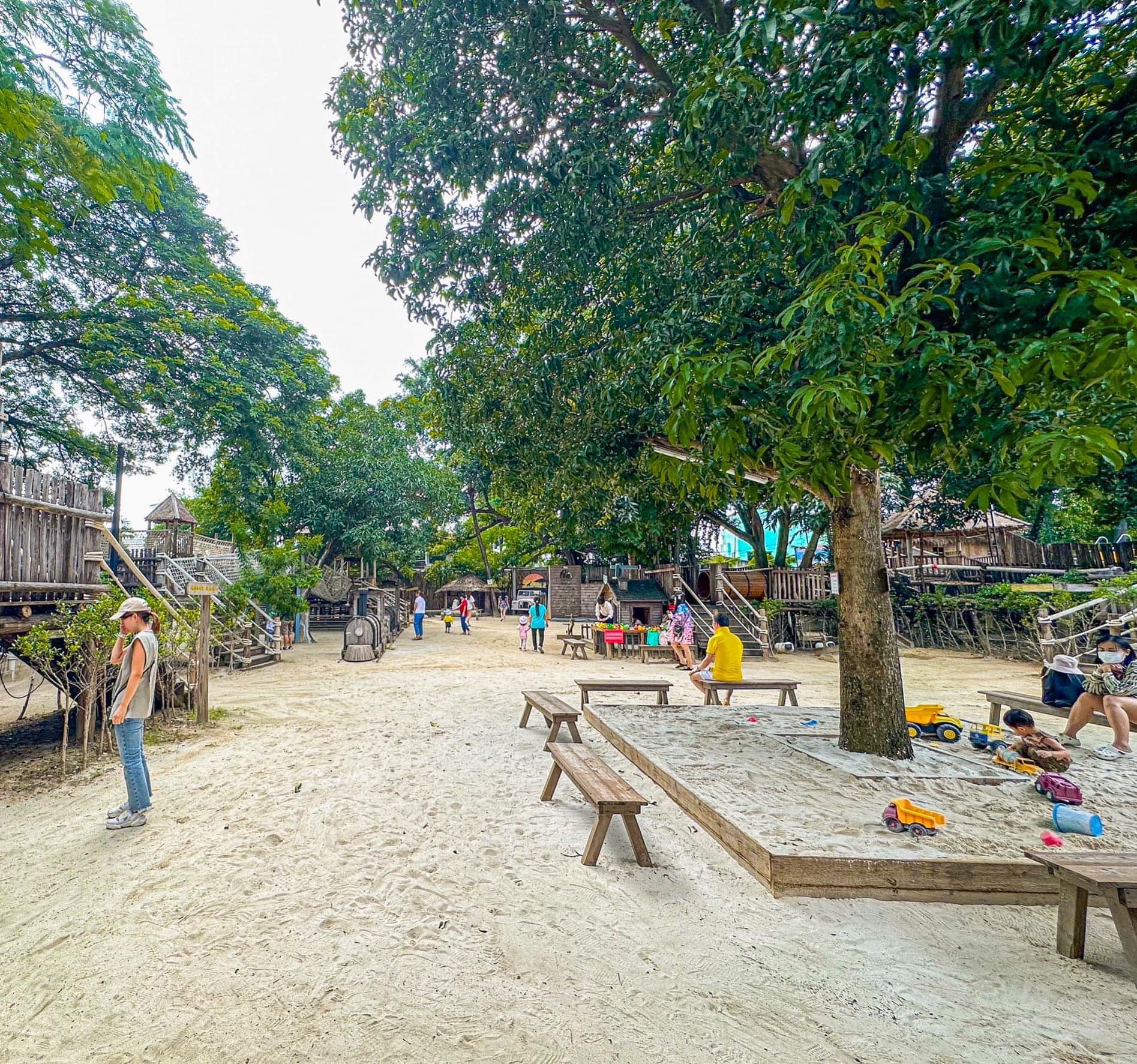 Kiddies’ House, ม้าก้านกล้วย คิดส์คาเฟ่, Little sheep kids cafe, Kickinkids, Moana Cafe, Organika Cafe and Play, Little Barn Kids Cafe, Pumpkin Art Town, DUBUA CAFE, FARM LUCK, Dressage Horse Café, Buttercup, Mari go round