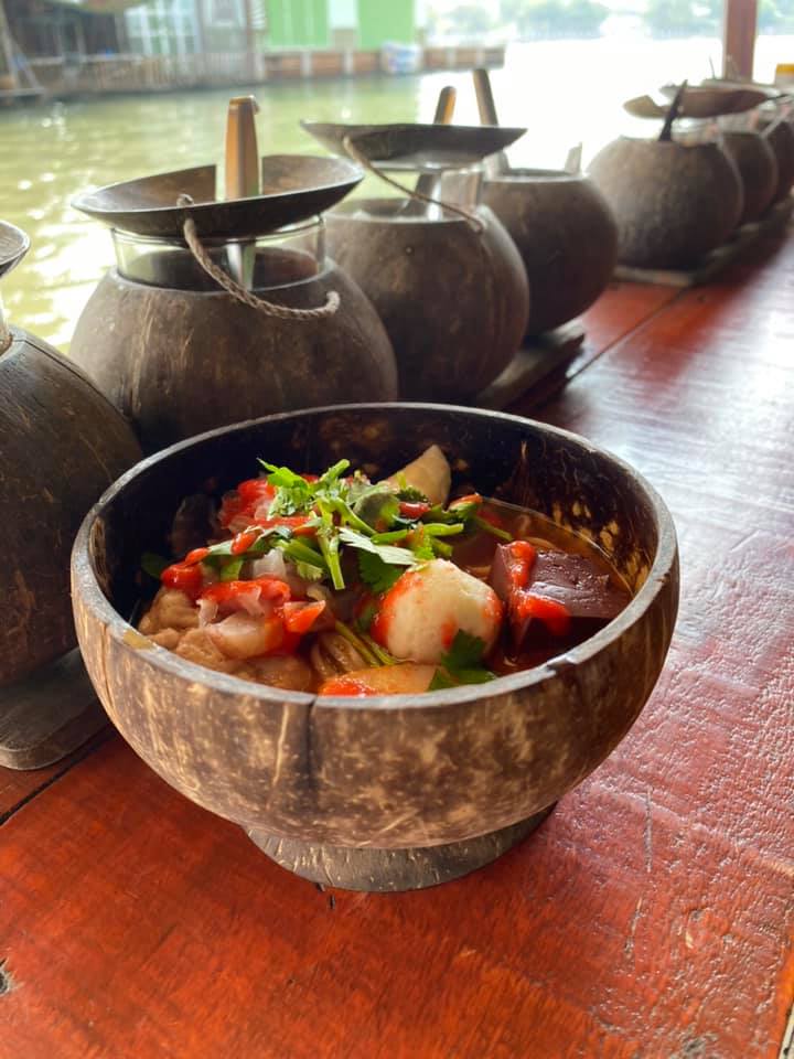 ร้านก๋วยเตี๋ยวยายปุก วัดธรรมนิมิต จ.สมุทรสงคราม, เตี๋ยว ตก กะลา, ก๋องเมงจั้น บะหมี่เกี๊ยว, ร้านอาหาร เกาเหลากรุงไทย, ก๋วยเตี๋ยวหมูมะนาว แม่บุญมี, ก๋วยเตี๋ยวเรือแคปลั่น หมูน้ำตก-น้ำแดง, แซ่บเตี๋ยวห้อยขา บ้าน ณ ตุ๊กจ้า, ก๋วยเตี๋ยวเนื้อ-หมูน้ำแดง ลุงพร เจ้าเก่าคลองตะโก, ก๋วยเตี๋ยวหมูย่างกะทิสด อัมพวา, ก๋วยเตี๋ยวปลาคลองโคน, เจ๊เล็กก๋วยเตี๋ยวเป็ด วัดแก้วฟ้า, ร้านลูกชิ้นวีระ แม่กลอง, ร้านชุ้นพานิช เจ้อั้ง, บ้านเตี๋ยวทรงไทย