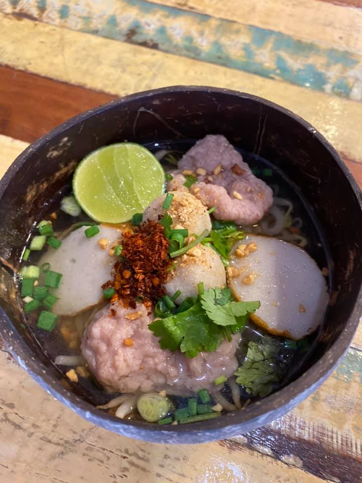 ร้านก๋วยเตี๋ยวยายปุก วัดธรรมนิมิต จ.สมุทรสงคราม, เตี๋ยว ตก กะลา, ก๋องเมงจั้น บะหมี่เกี๊ยว, ร้านอาหาร เกาเหลากรุงไทย, ก๋วยเตี๋ยวหมูมะนาว แม่บุญมี, ก๋วยเตี๋ยวเรือแคปลั่น หมูน้ำตก-น้ำแดง, แซ่บเตี๋ยวห้อยขา บ้าน ณ ตุ๊กจ้า, ก๋วยเตี๋ยวเนื้อ-หมูน้ำแดง ลุงพร เจ้าเก่าคลองตะโก, ก๋วยเตี๋ยวหมูย่างกะทิสด อัมพวา, ก๋วยเตี๋ยวปลาคลองโคน, เจ๊เล็กก๋วยเตี๋ยวเป็ด วัดแก้วฟ้า, ร้านลูกชิ้นวีระ แม่กลอง, ร้านชุ้นพานิช เจ้อั้ง, บ้านเตี๋ยวทรงไทย