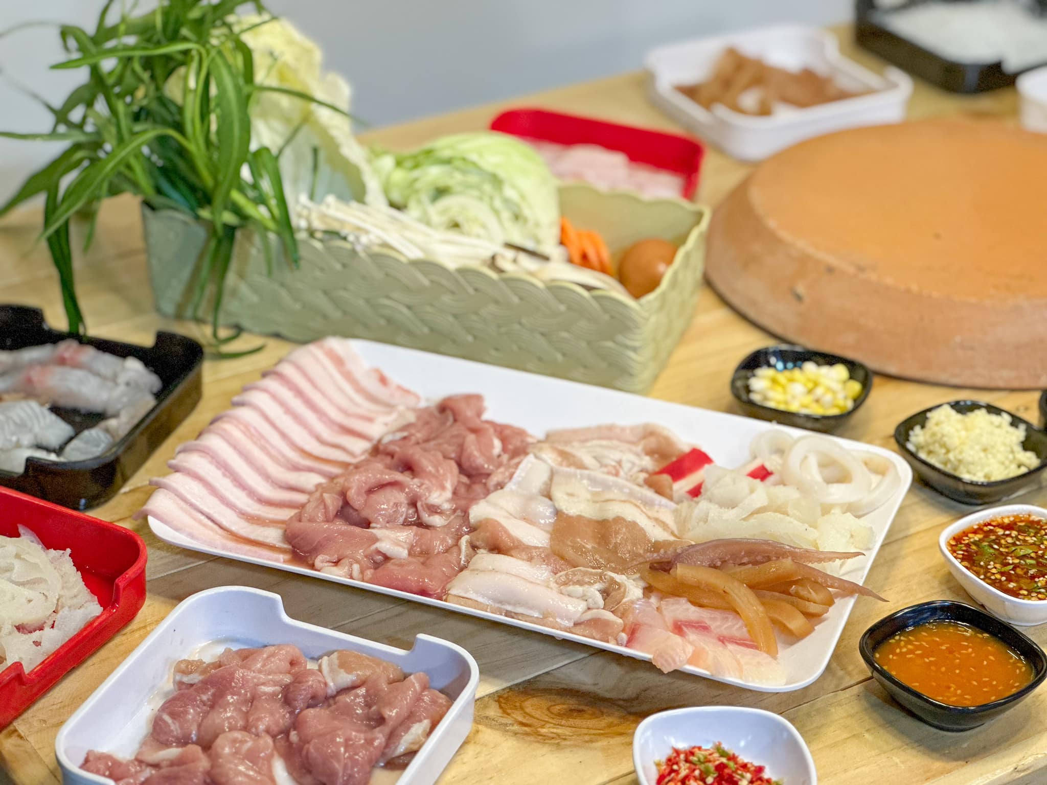 อร่อยติ่มซำ สุกี้สไตล์ฮ่องกง, Happy Suki, จ้าวเนื้อ บุฟเฟ่ต์ เนื้อย่างกระทะร้อน, โชคชัย 4 ปากซอย 33, กังนัม บุฟเฟ่ต์เกาหลี, Lucky BBQ, Nene Korean BBQ Buffet, ซูวอนซองบาร์บีคิว, ตั้งเตา หมูกระทะบุฟเฟ่ต์เลี่ยงเมืองนนท์, คุณเปิ้น หมูกระทะ