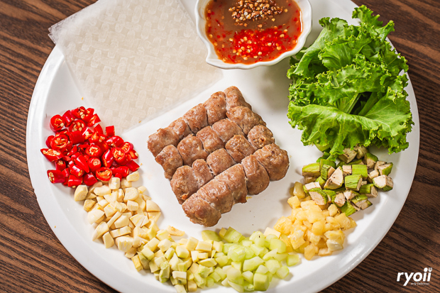 ครัวผักสด, Iconic Club Style, แก้วติ่มซำ, ตำ มึน มึน น., สวนอาหารริเวอร์ไซด์การเด้น, ยายปวด, ลุย, นิวแซ่บสุดซอย, ครัวตาอ้อซีฟู๊ด ชุมพร, ลุงเผล็นกุ้งหลวง, แม่ไม้ซีฟู้ด, ครัวสวนตาจี๊ด, ฟารีดาชาโรตี สาขาชุมพร, ก๋วยเตี๋ยวเนื้อนายดำ, ครัวทุ่งแพะ, บ้านพรรคพวก, ร้านอาหารตะเกียงไทยชุมพร, โกเหลียง, ครัวบ้านริมน้ำ ไร่ล่างซิตี้, พนังตักซีฟู๊ด คาเฟ่&amp;บาร์, ติ่มซำ หอเจี๊ยะ at ชุมพร, ครัวคุณจักษ์