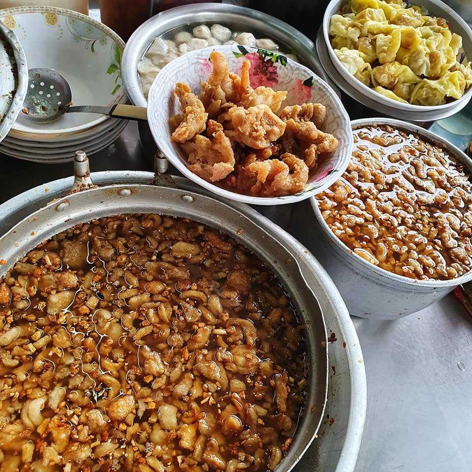 ร้านน้องเจเจ อาหารไทยพื้นบ้าน ซ.หัวหิน43-45, ร้านลุงบังหัวปลาหม้อไฟ หัวหิน, ร้านบ้านครูส่วน by ปลา, Tanya's, ร้านเกี๊ยวปลานำชัย, เจ๊กเปี๊ยะ, ครัวแม่ฬา, บ้านอิสระ, พาสใต้ บาย เชฟเต้หัวหิน Pastay by cheftae, ครัวเจ๊เนี้ยวหัวหิน51, โกหมาก หัวหิน, ซาลาเปาเตาถ่าน BY ยายม่วย, ร้านขนมไทยแม่เก็บหัวหิน, ครัวแม่กะเมย