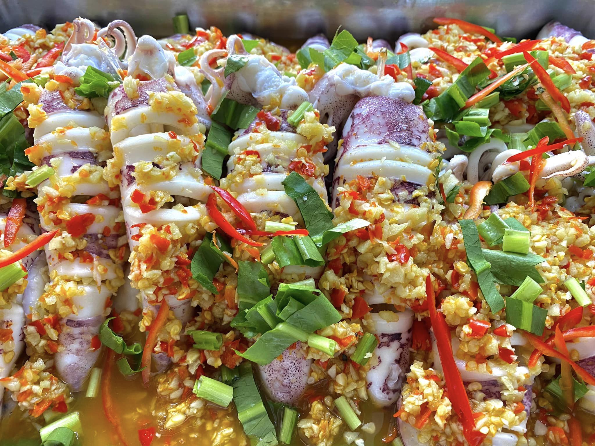 ร้านน้องเจเจ อาหารไทยพื้นบ้าน ซ.หัวหิน43-45, ร้านลุงบังหัวปลาหม้อไฟ หัวหิน, ร้านบ้านครูส่วน by ปลา, Tanya's, ร้านเกี๊ยวปลานำชัย, เจ๊กเปี๊ยะ, ครัวแม่ฬา, บ้านอิสระ, พาสใต้ บาย เชฟเต้หัวหิน Pastay by cheftae, ครัวเจ๊เนี้ยวหัวหิน51, โกหมาก หัวหิน, ซาลาเปาเตาถ่าน BY ยายม่วย, ร้านขนมไทยแม่เก็บหัวหิน, ครัวแม่กะเมย