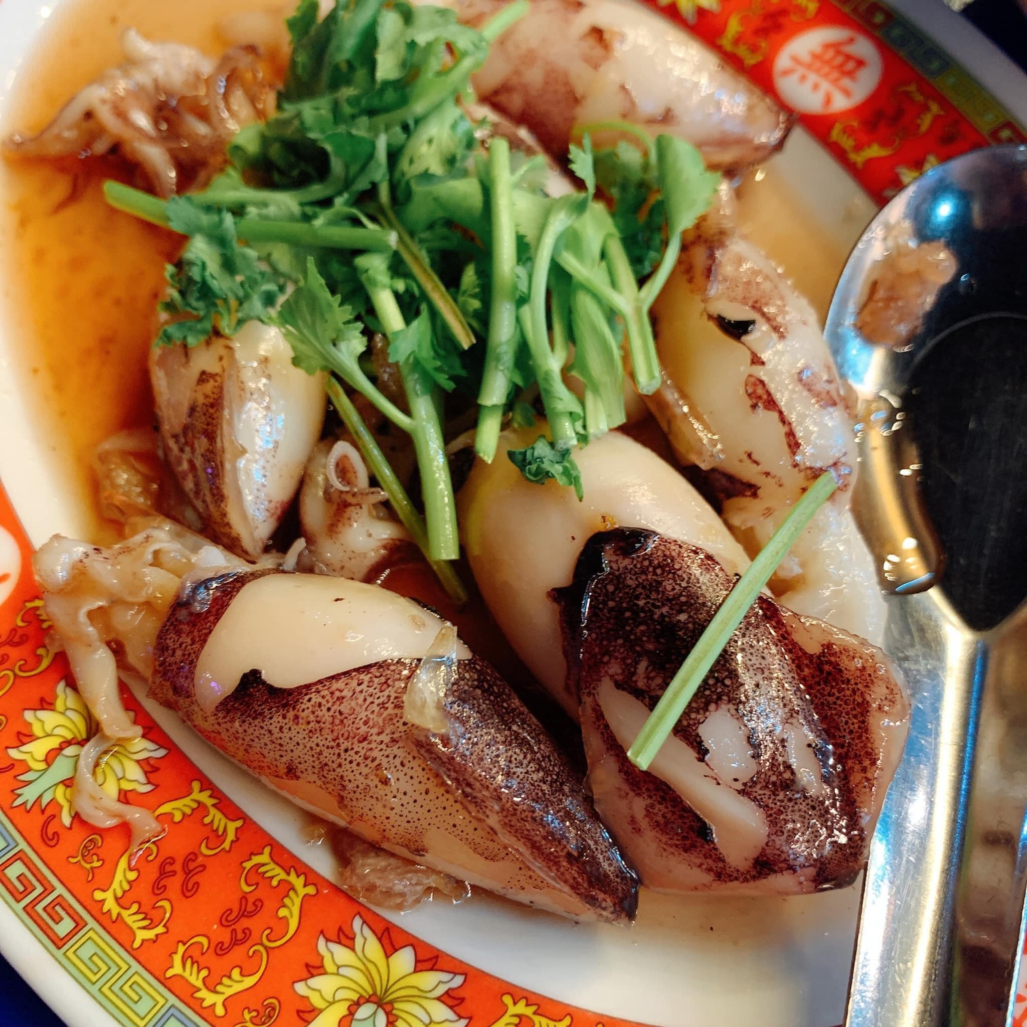 ร้านน้องเจเจ อาหารไทยพื้นบ้าน ซ.หัวหิน43-45, ร้านลุงบังหัวปลาหม้อไฟ หัวหิน, ร้านบ้านครูส่วน by ปลา, Tanya's, ร้านเกี๊ยวปลานำชัย, เจ๊กเปี๊ยะ, ครัวแม่ฬา, บ้านอิสระ, พาสใต้ บาย เชฟเต้หัวหิน Pastay by cheftae, ครัวเจ๊เนี้ยวหัวหิน51, โกหมาก หัวหิน, ซาลาเปาเตาถ่าน BY ยายม่วย, ร้านขนมไทยแม่เก็บหัวหิน, ครัวแม่กะเมย