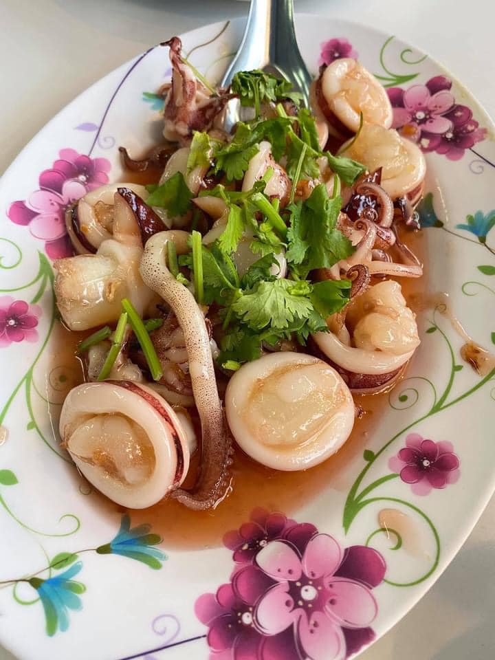 ร้านน้องเจเจ อาหารไทยพื้นบ้าน ซ.หัวหิน43-45, ร้านลุงบังหัวปลาหม้อไฟ หัวหิน, ร้านบ้านครูส่วน by ปลา, Tanya's, ร้านเกี๊ยวปลานำชัย, เจ๊กเปี๊ยะ, ครัวแม่ฬา, บ้านอิสระ, พาสใต้ บาย เชฟเต้หัวหิน Pastay by cheftae, ครัวเจ๊เนี้ยวหัวหิน51, โกหมาก หัวหิน, ซาลาเปาเตาถ่าน BY ยายม่วย, ร้านขนมไทยแม่เก็บหัวหิน, ครัวแม่กะเมย