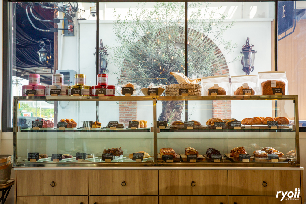 DULCE Casa de Pan, COME escape cafe, Iriscoffee, ปนิษ, Baan Orpor, Loading Caffeine, Little Hideout, Real Cafe, Simple Day Gelato, Cafe' Precious Space Time