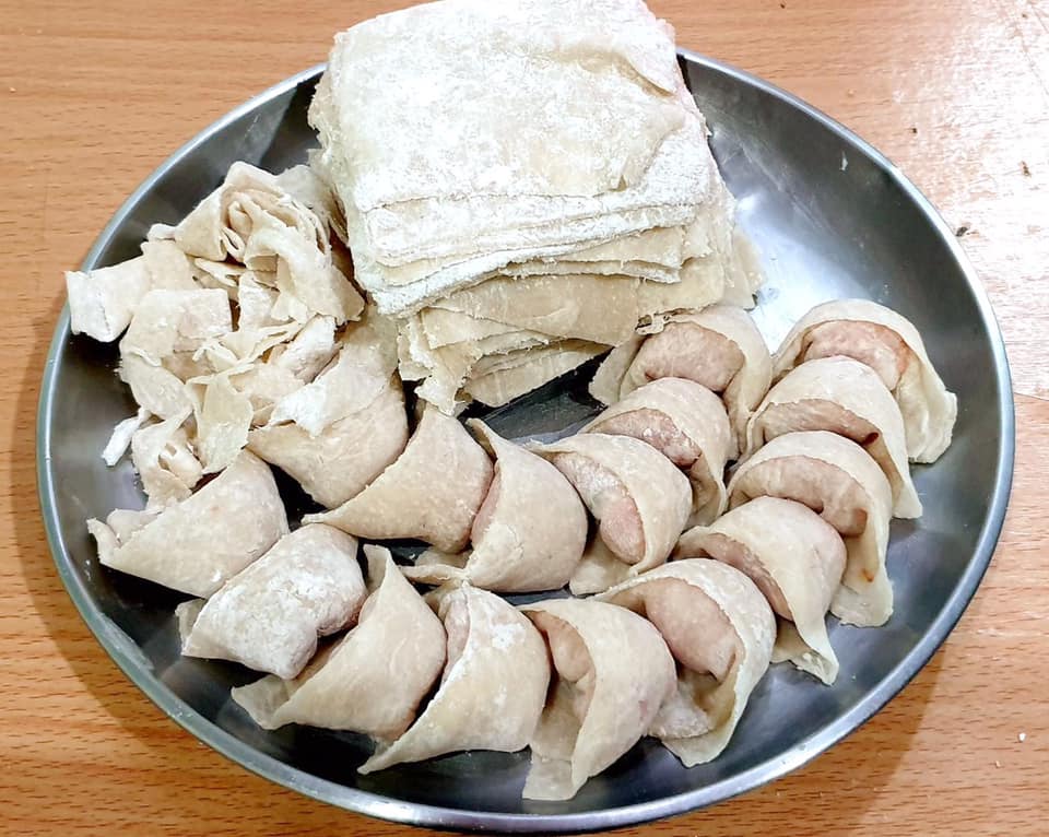 ก๋วยเตี๋ยวผัดงี่เง่า at เจ๊เบญ โอเดี้ยน, ร้านฮั้นโภชนา, เจ๊เฮี้ยง ก๋วยเตี๋ยวลูกชิ้นปลา ตลาดน้อย, ข้าวต้มปลาตลาดน้อย, Baan Chim Cha, อาฉีไก่ทอด, มานพ สุกี้รถกระบะ, แดงราชาหอยทอด, โจ๊ก เจ๊หมวยเกี้ย-ดั้งเดิม, เป็ดตุ๋นเจ้าท่า, ซี่โครงปราณ, คุณปุ๊กะหรี่ปั๊บ ณ ตลาดน้อย, แต้เล่าจิ้นเส็ง, Li Bing Waffle Parlour, Mana Craft, Jap Bread ตลาดน้อย, ฮงเซียงกง