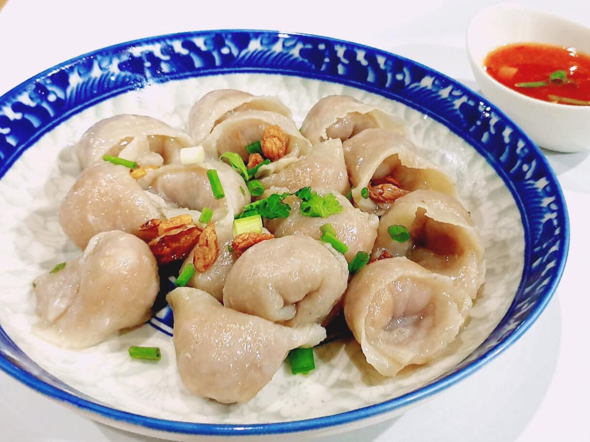 ก๋วยเตี๋ยวผัดงี่เง่า at เจ๊เบญ โอเดี้ยน, ร้านฮั้นโภชนา, เจ๊เฮี้ยง ก๋วยเตี๋ยวลูกชิ้นปลา ตลาดน้อย, ข้าวต้มปลาตลาดน้อย, Baan Chim Cha, อาฉีไก่ทอด, มานพ สุกี้รถกระบะ, แดงราชาหอยทอด, โจ๊ก เจ๊หมวยเกี้ย-ดั้งเดิม, เป็ดตุ๋นเจ้าท่า, ซี่โครงปราณ, คุณปุ๊กะหรี่ปั๊บ ณ ตลาดน้อย, แต้เล่าจิ้นเส็ง, Li Bing Waffle Parlour, Mana Craft, Jap Bread ตลาดน้อย, ฮงเซียงกง