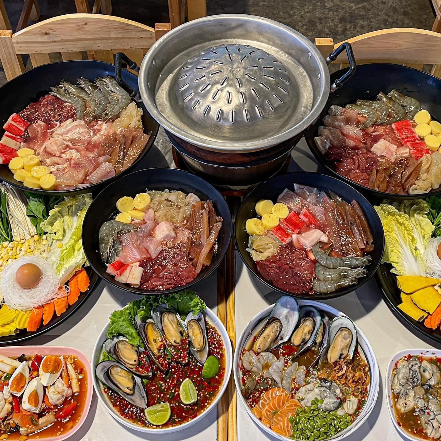 เจ๊โอว, กุยช่ายอาแปะเจ้าเก่า, มณีจ๋า ซีฟู้ด, ตุ้งแฉ่เตาถ่าน, เสน่ห์ ลาบก้อย, ต้าเสี่ยวหม่าล่า, อั่งเป่าหม่าล่าชาบู, ซ้งเป็ดพะโล้, สาขาสามย่าน, Engchuan Chufang, สมบูรณ์โภชนา, สาขาบรรทัดทอง, เอ๋ ซีฟู้ด, ทับทิม, พาข้าว-บรรทัดทอง, ก๋วยเตี๋ยวเอี่ยมน้อย, โจ๊กสามย่าน, สาขาบรรทัดทอง, เจ๊เกียง, เช็งซิมอี๊, สาขาสเตเดียมวัน, ลูกชิ้นปลาบรรทัดทอง, แหลกไม่แหลก, Kemuri, หมูสะเต๊ะ ซีอิ๊วดำ มิ้งโภชนา, ยำเจ้ศรี, น้ำเต้าหู้เจ๊วรรณ, ตั้งซุ่ยเฮงโภชนา, ปังเด็ด, สาขาบรรทัดทอง, ท่าน้ำนัว Thanamnua, บัวลอยปริญญา ลาวาไส้ทะลัก, รสดีเด็ด บ้านคุณนพ, Roddeeded BAAN KHUN NOP, ทวีโชคหมูกะทะ สาขา9 บรรทัดทอง