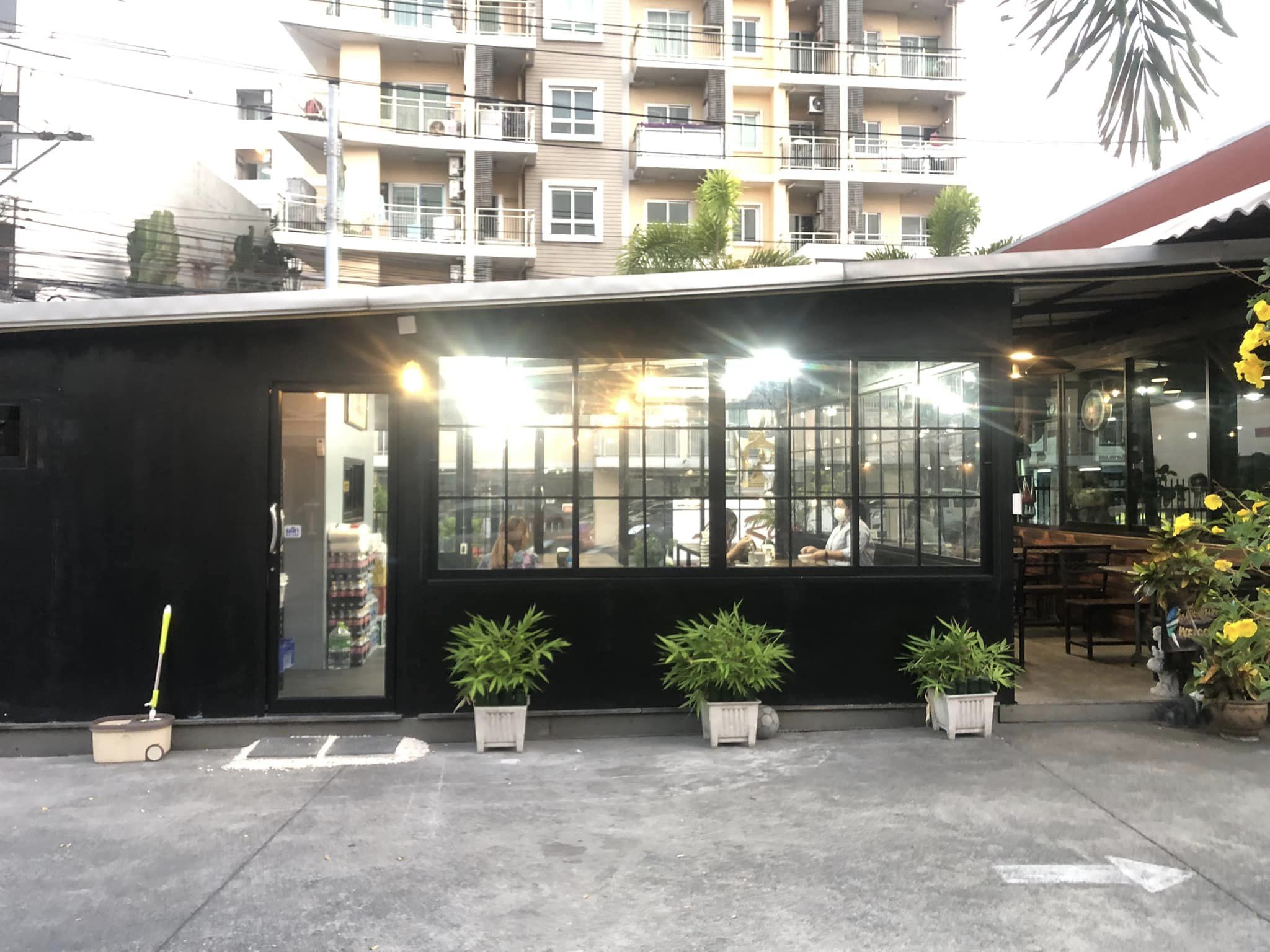 TokiDoki Curry Sutthisan, ส้มตำแฟร์สโตร์, จิน โถง กัว, Hinata, จีรพร อาหารเวียดนาม สาขาสุทธิสาร, ล้านนัวส์, อีเปีย, สมบูรณ์โภชนา, แหลมลูกชิ้นปลา, ก๋วยจั๊บน้ำข้นเเม่มูล, ก๋วยเตี๋ยวลุงหนั่นรัชดา, White Cosmo, Oba San 168, แสงทอง, ซุนหงอคง หม่าล่าปิ้งย่าง, ตังค์เต็มมีเนย, ลุงหนวด - เจ้าเก่า ห้วยขวาง by นายเครา, สุดที่รส - Sutthirot, Nene Korean BBQ Buffet, แซ่บวัน รัชดา, จิ้มจุ่มสุทธิพรเจ้าเก่า หน้า BU place, โคตรยำ ห้วยขวาง, Neta Fish&amp;Meat, Gyu-Ya Yakiniku, อั้งซิวฮะ, Hommari หอมมาริ, ร้านส้มตำ“ฅนมักตำ