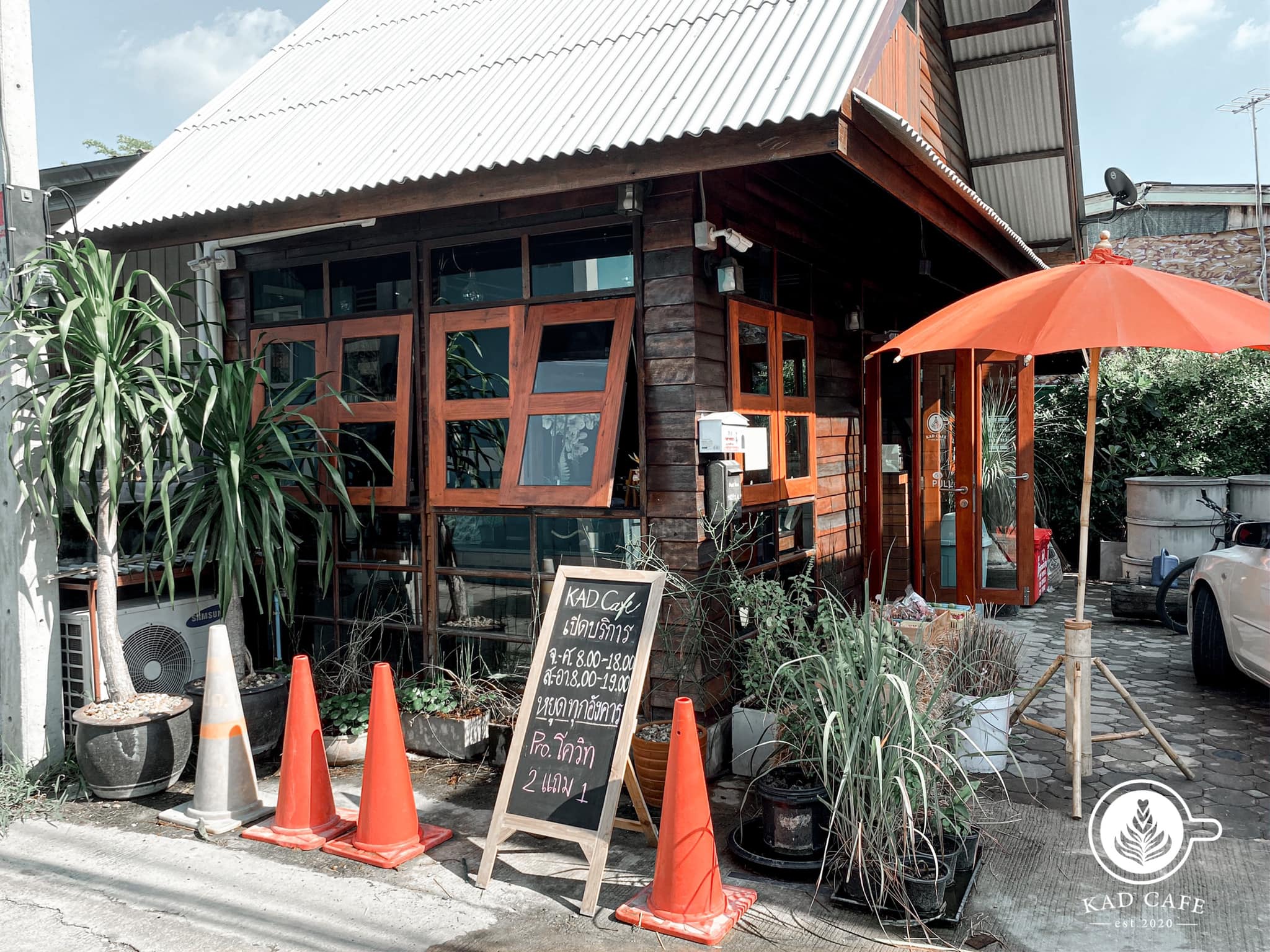 Smitten Cafe and Decor, Thong Ampai Café, THREE Cafe, Continue.cafe, Sunday in 345 cafe, Aprilhouse, The Aileen Cafe', Oliva Cafe, The Kottage Cafe, Plant Cafe, ปิ่นโตนามีตาล, Baan Kanom De'Pathum, Pumpkin Art Town, Mushroom Hut Cafe, KAD Cafe - กาด คาเฟ่, ADAM cafe