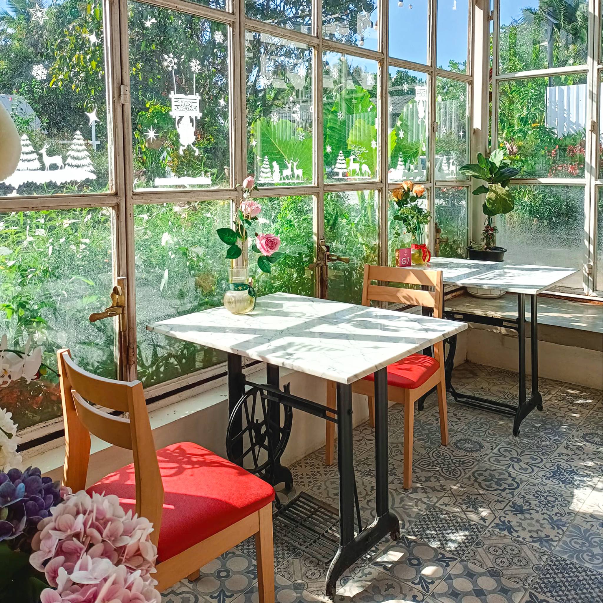 The Sine Cafe’, Whispering cafe, รักษ์น้ำคาเฟ่, Orenchi Cafe, KAWA Coffee and Co., Orenchi Specialty Coffee, Attitude Coffee, Memory House Cafe, In Garden Hut Cafe, ChataThammachart, She's The Legend Cafe, RIVA floating cafe, Good Mood House, นึก คาเฟ่ - วัดไร่ขิง, Ton Khao Terrace, CHADA Tea Boutique, Kark Crof.f