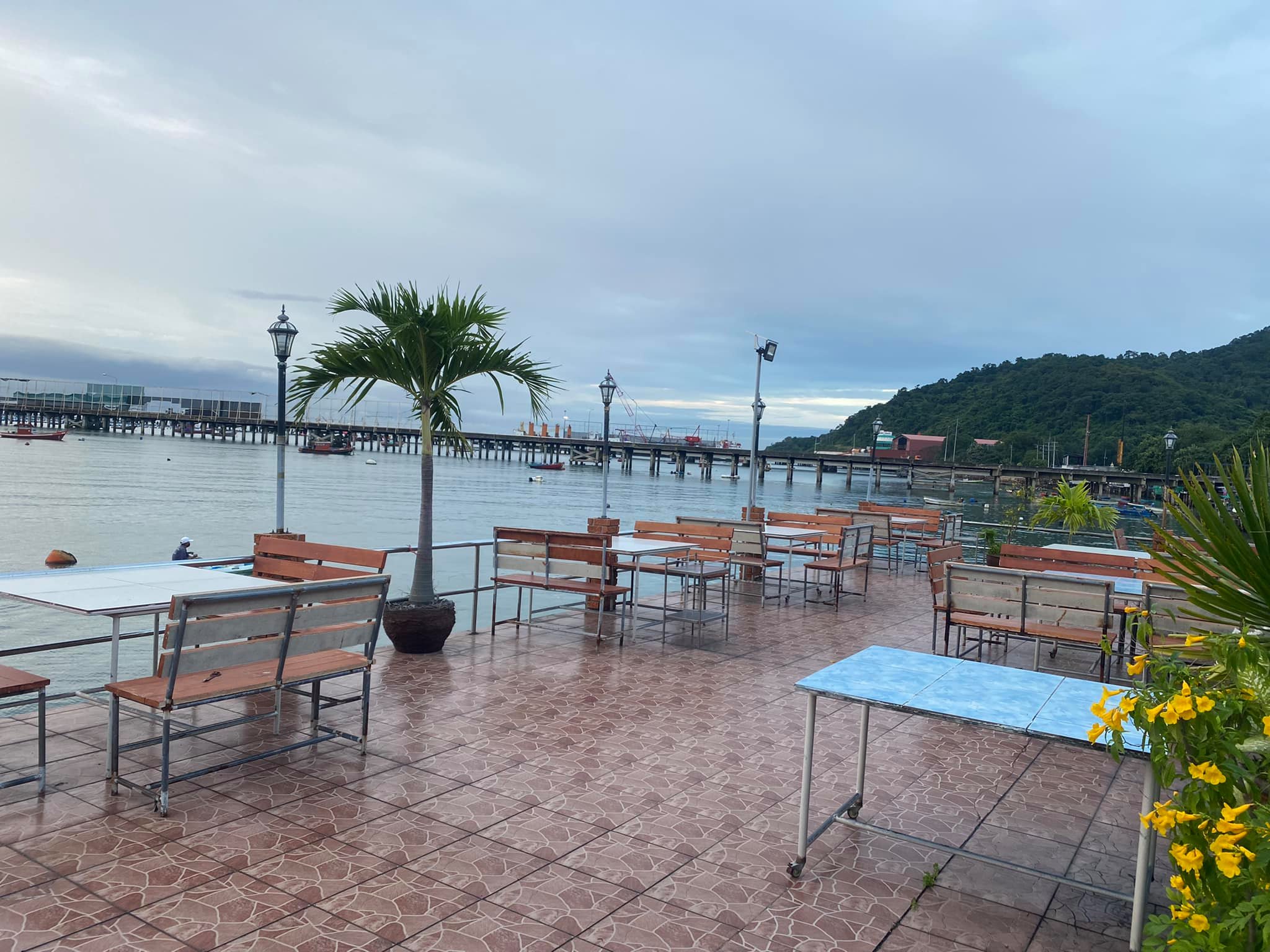 Pop View, ครัวบ้านกลางทะเล, Ripple Sea, ร้านลับหมึกช๊อต อ่าวอุดมซอย17, ร้านป๋าดำซีฟู้ด, ป้าแอ๊ดซีฟู๊ด, ติดดินซีฟู้ด, มุมอร่อย ศรีราชา, TOH CREW, เรือนน้ำซีฟู๊ด ศรีราชา, ครัวทะเล จันผา, ร้านอาหาร เฒ่าทะเล ซีฟู๊ด อ่าวอุดม, ร้านป้อมกินแล้วรวย