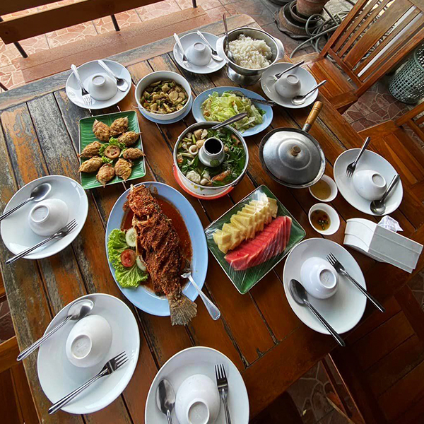 Pop View, ครัวบ้านกลางทะเล, Ripple Sea, ร้านลับหมึกช๊อต อ่าวอุดมซอย17, ร้านป๋าดำซีฟู้ด, ป้าแอ๊ดซีฟู๊ด, ติดดินซีฟู้ด, มุมอร่อย ศรีราชา, TOH CREW, เรือนน้ำซีฟู๊ด ศรีราชา, ครัวทะเล จันผา, ร้านอาหาร เฒ่าทะเล ซีฟู๊ด อ่าวอุดม, ร้านป้อมกินแล้วรวย