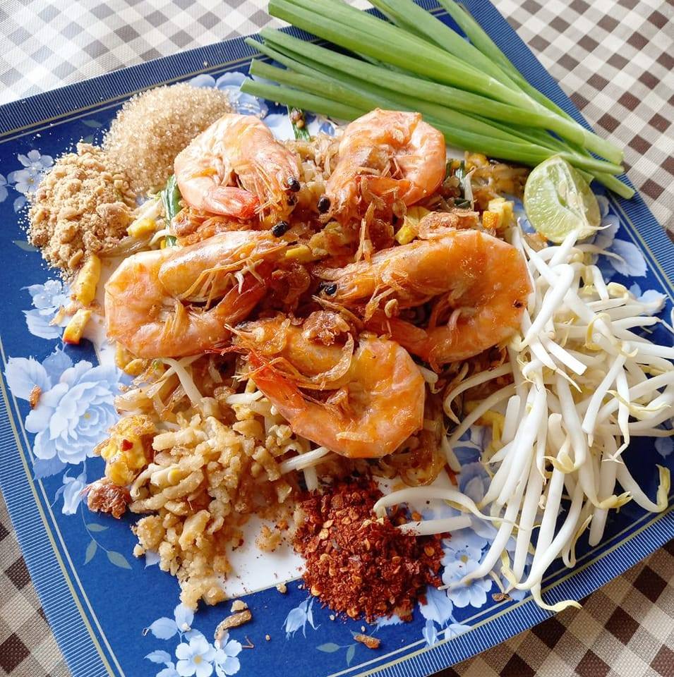 บ้านใหญ่ผัดไทยเตาถ่าน, ผัดไทยคุณยาย เสนาวิลล่า, ซอย7 แฮปปี้แลนด์, ผัดไทยหน้าช่องฯ, ผัดไทยายแถม ถนนวิสุทธิกษัตริย์, ทิพย์สมัย ผัดไทยประตูผี, ลุงภา ผัดไทย เจ้าเก่า, ผัดไทยเสวย ลาดพร้าว71, ประทุมทิพย์ผัดไทย, ผัดไทยวังหิน Showปัง, พรพิมลผัดไทย หอยทอด ราดซอสมันกุ้งรัชดา3แยก8 , เฮงหอยทอดชาวเล, ผัดไทยไฟทะลุ, ผัดไท นรกแตก, ผัดไทยรสเด็ดวงเวียนใหญ่ ไม่ใส่ผงชูรส, สอบถามเพิ่มเติม โทร. 02 438 8388, ผัดไทเทเวศร์ 359