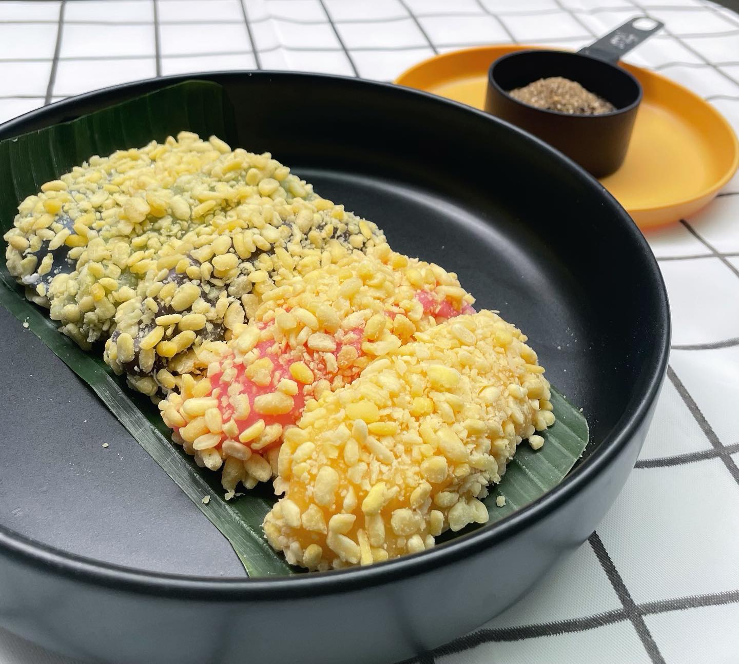 ส้มตำอุทุมพรกสิกรบางลำพู, คาริม โรตีมะตะบะ​, ขนมจีนน้ำยา บางลำภู, เจ้กบบางลำภู ต้มยำกุ้งรอบกลางคืน, Patonggo Cafe, จิระเย็นตาโฟ, ข้าวแกงบางลำพู 2517, ขนมเบื้องแม่ประภา, อาอีซะฮ์ รสดี, พัวกี่, ก๋วยเตี๋ยวลูกชิ้นปลานายง้ำ, โรงนํ้าชา มิตรามิตร, ข้าวแช่แม่ศิริ บางลำพู, พิกุลถั่วแปบแป้งสด, ห้องอาหารกร บางลำพู, เตี๋ยวตุ๋นบ้านสวน สาขาบางลำพู