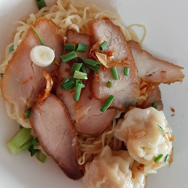 ส้มตำอุทุมพรกสิกรบางลำพู, คาริม โรตีมะตะบะ​, ขนมจีนน้ำยา บางลำภู, เจ้กบบางลำภู ต้มยำกุ้งรอบกลางคืน, Patonggo Cafe, จิระเย็นตาโฟ, ข้าวแกงบางลำพู 2517, ขนมเบื้องแม่ประภา, อาอีซะฮ์ รสดี, พัวกี่, ก๋วยเตี๋ยวลูกชิ้นปลานายง้ำ, โรงนํ้าชา มิตรามิตร, ข้าวแช่แม่ศิริ บางลำพู, พิกุลถั่วแปบแป้งสด, ห้องอาหารกร บางลำพู, เตี๋ยวตุ๋นบ้านสวน สาขาบางลำพู